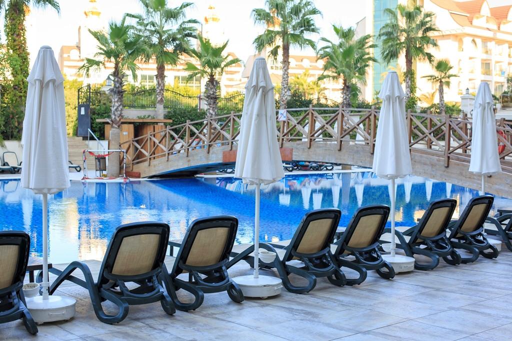 Crown Palace Ultra