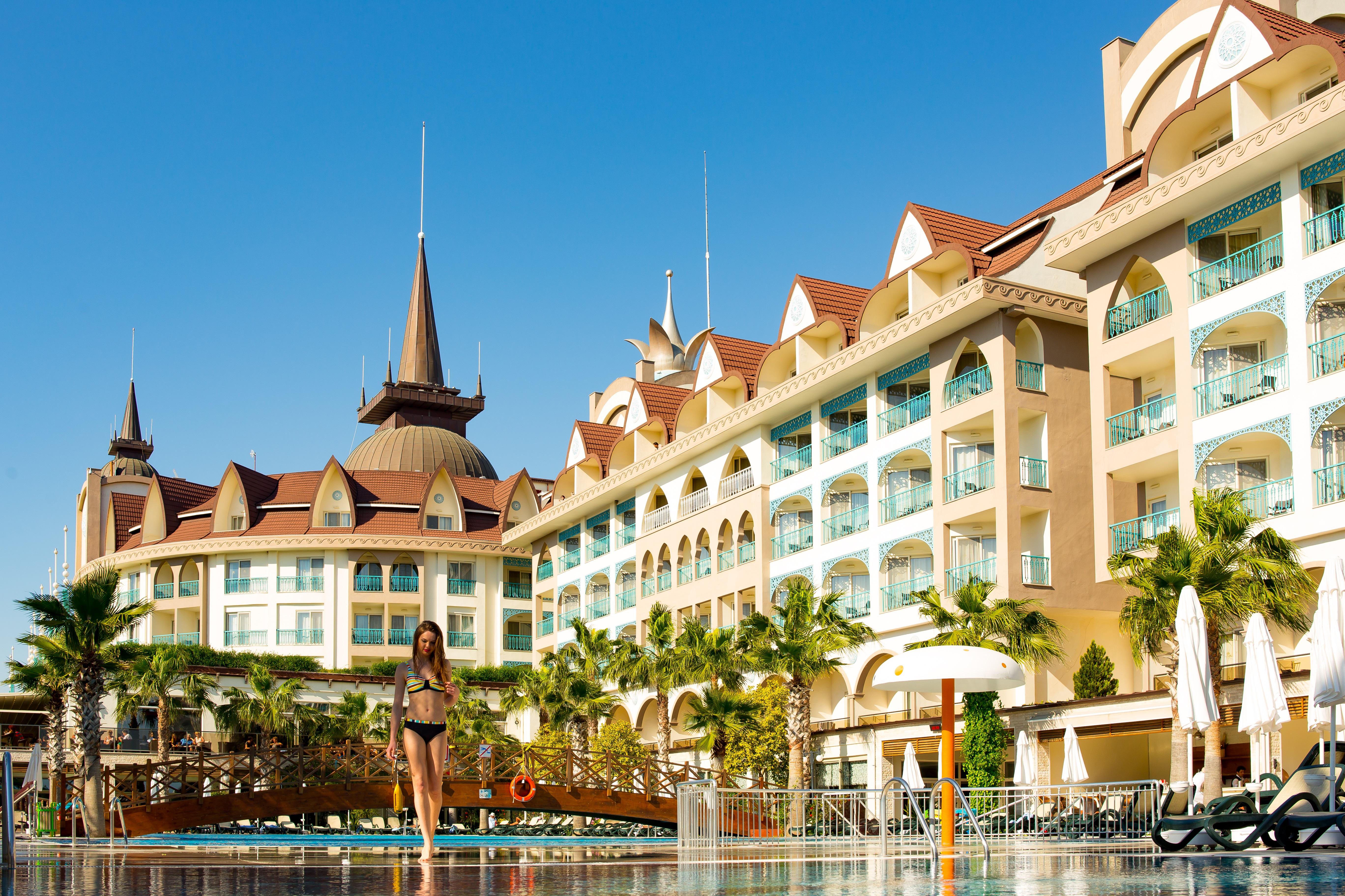 Crown Palace Ultra Hotel Side