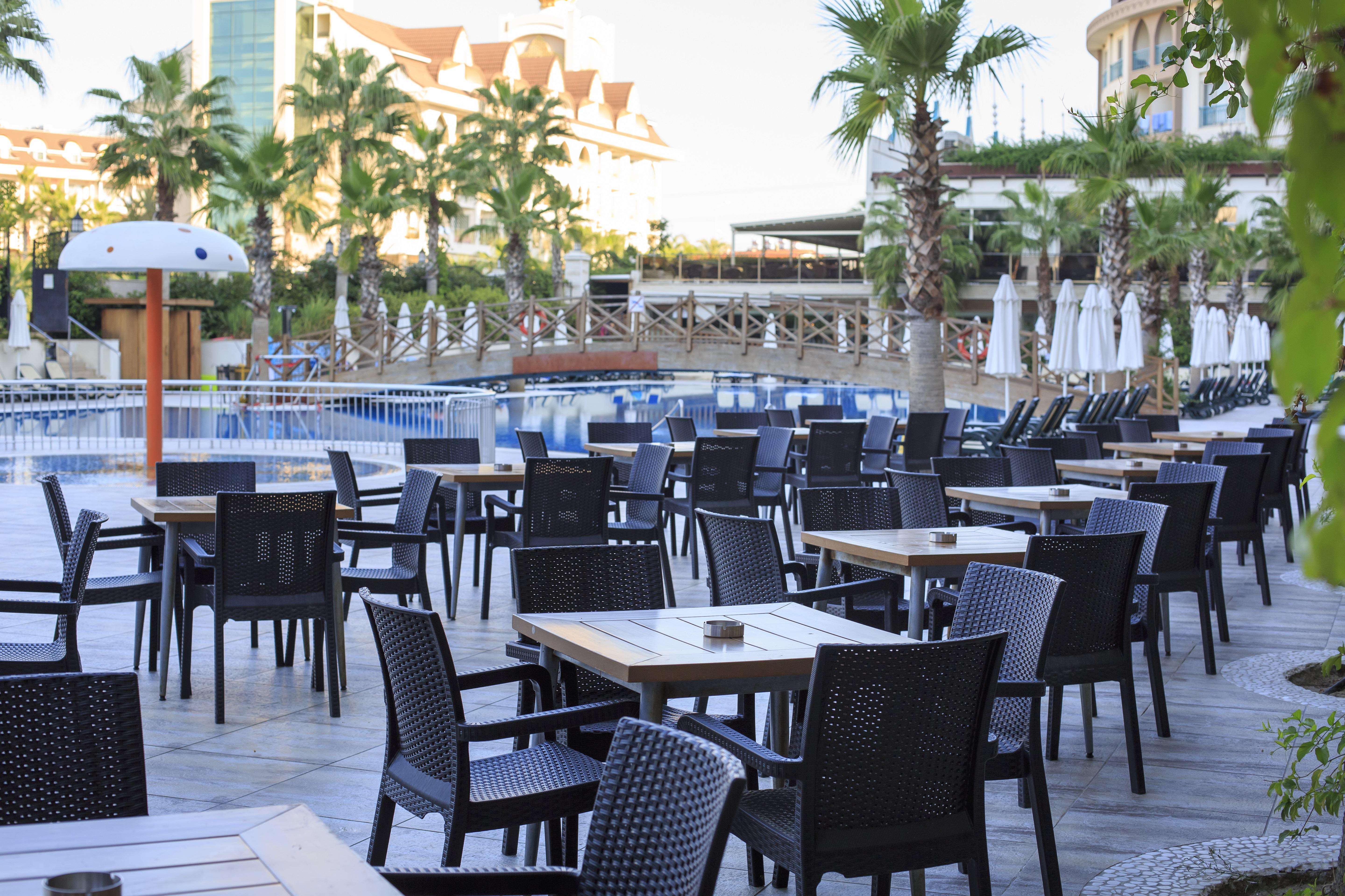 Crown Palace Ultra 5* Side
