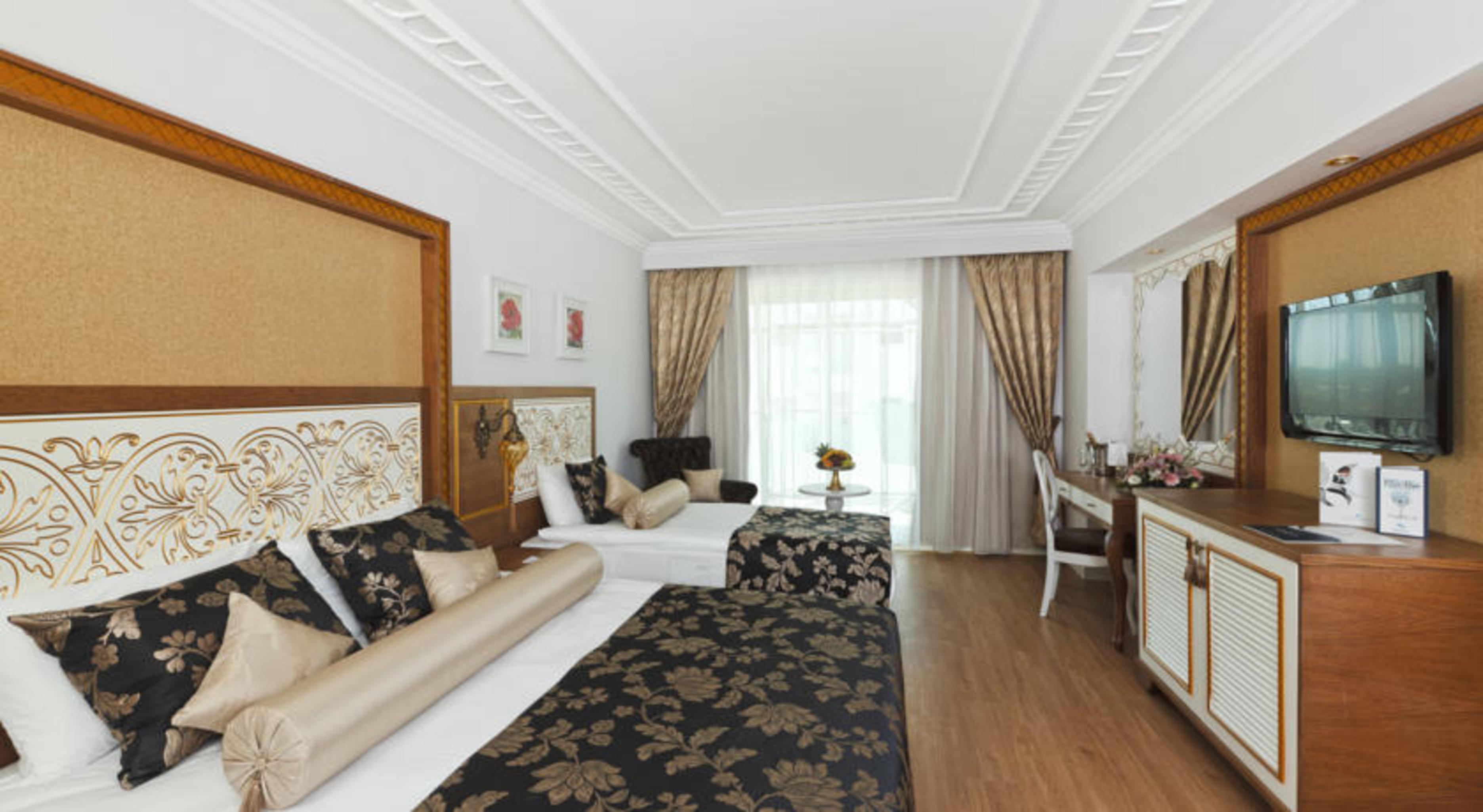 Crystal Palace Luxury & Resort