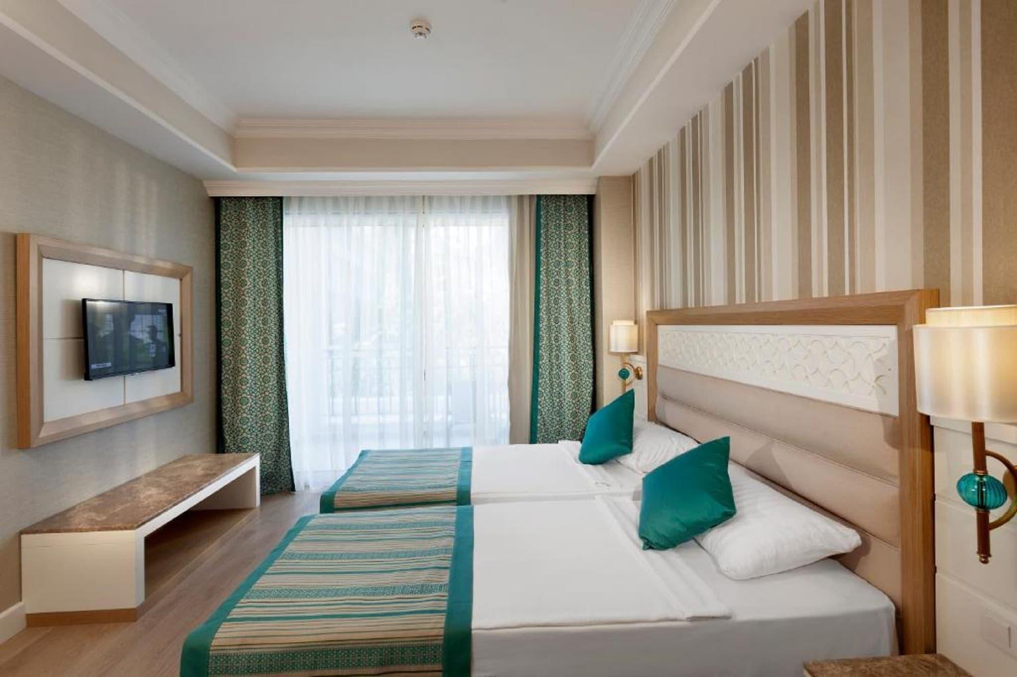 Karmir & Hotel 5*