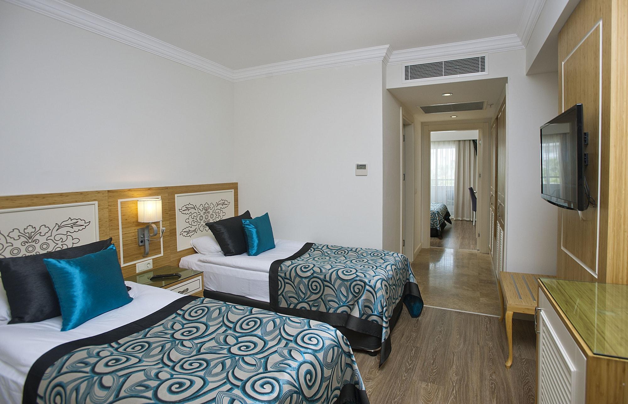 Resort Crystal Waterworld & Spa