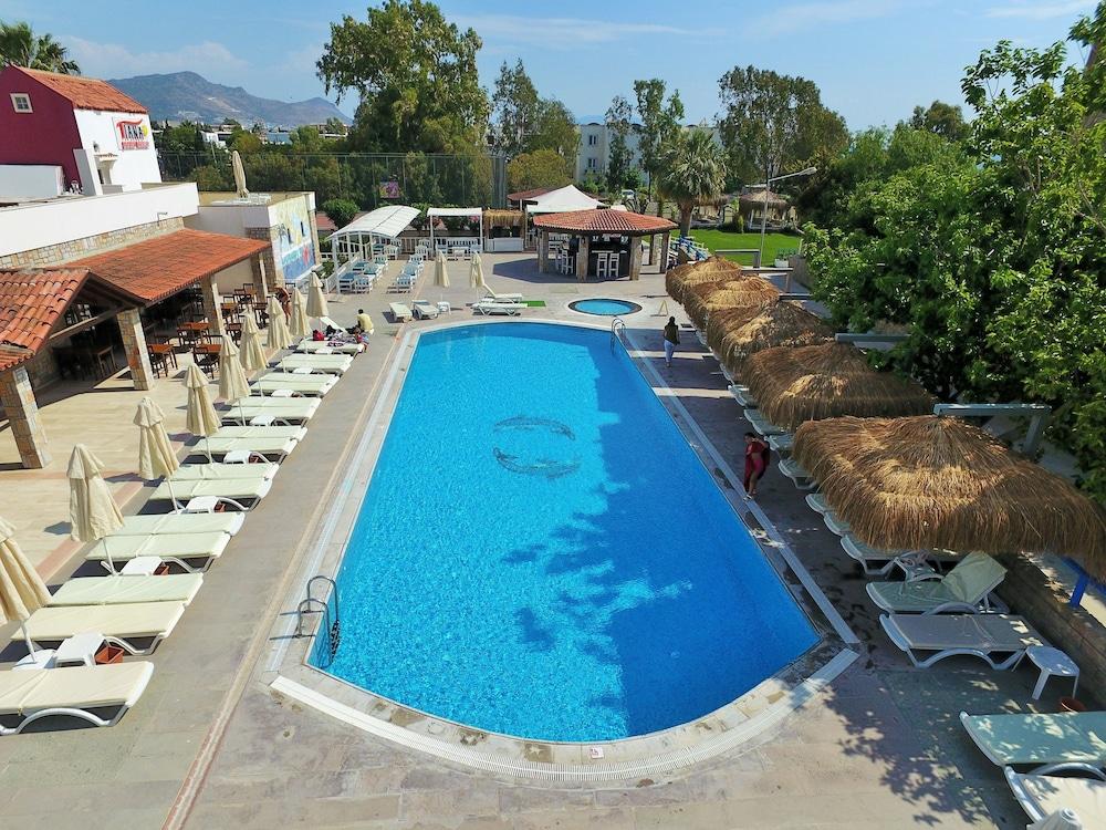 Tiana Hotel