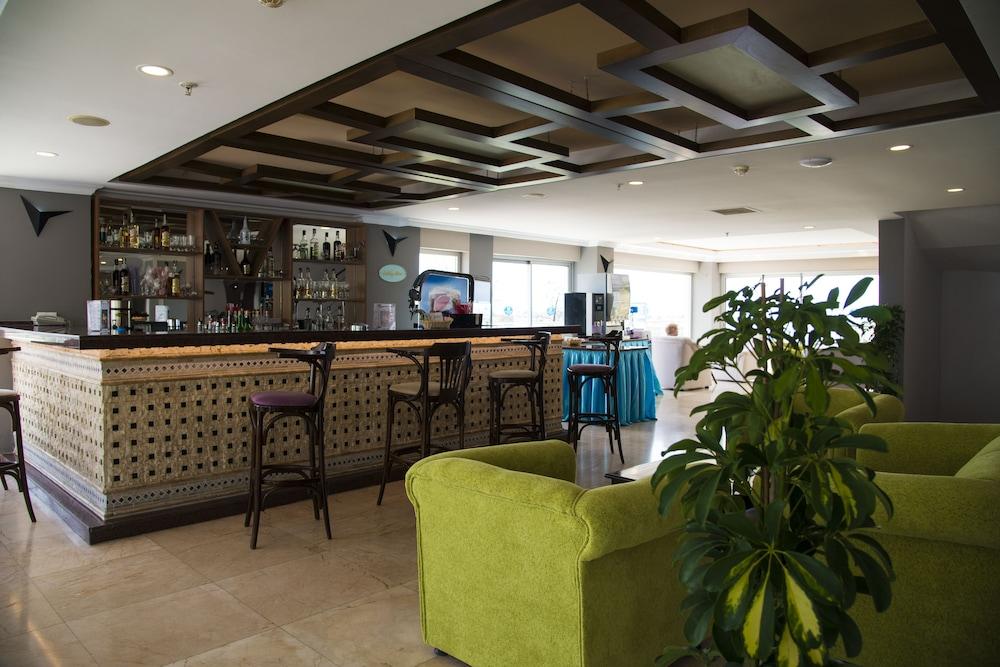 Sunbeach Hill Hotel Side