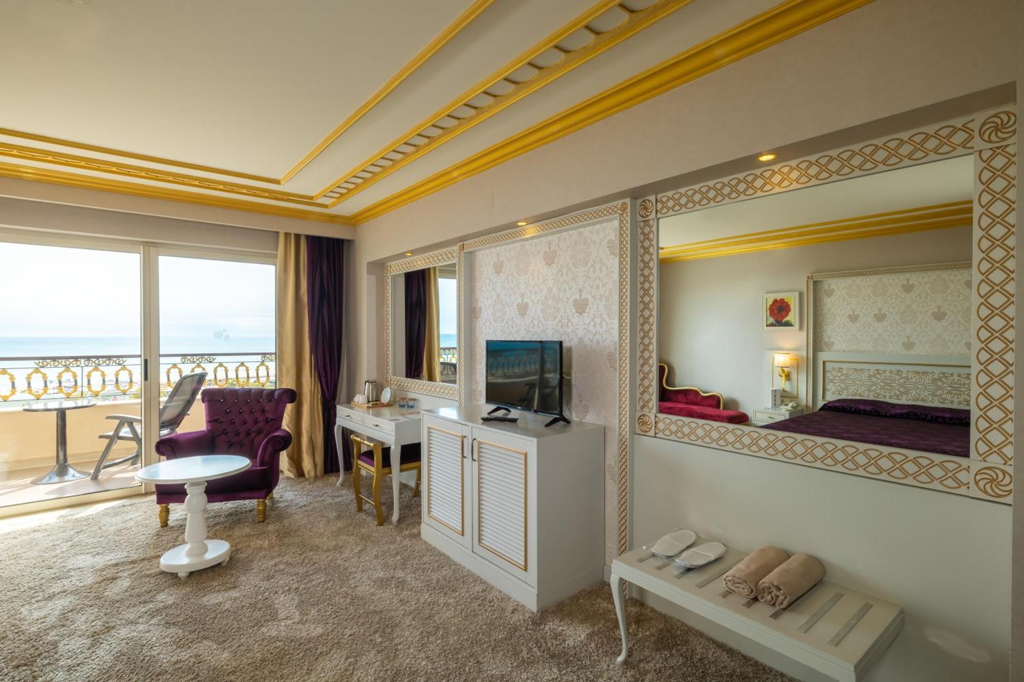 Crystal Palace Luxury & Resort 5*