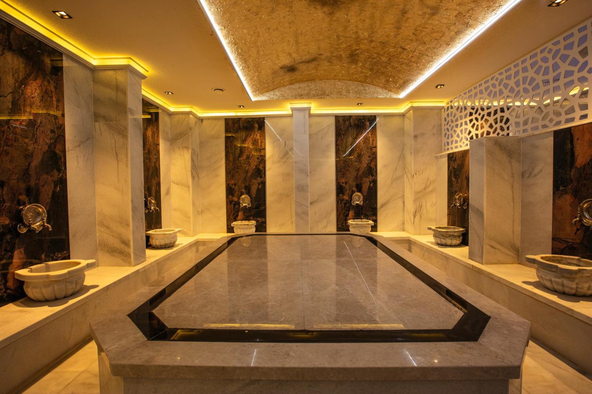 Ramada Hotel & Suites By Wyndham Kusadasi Hotel 4*