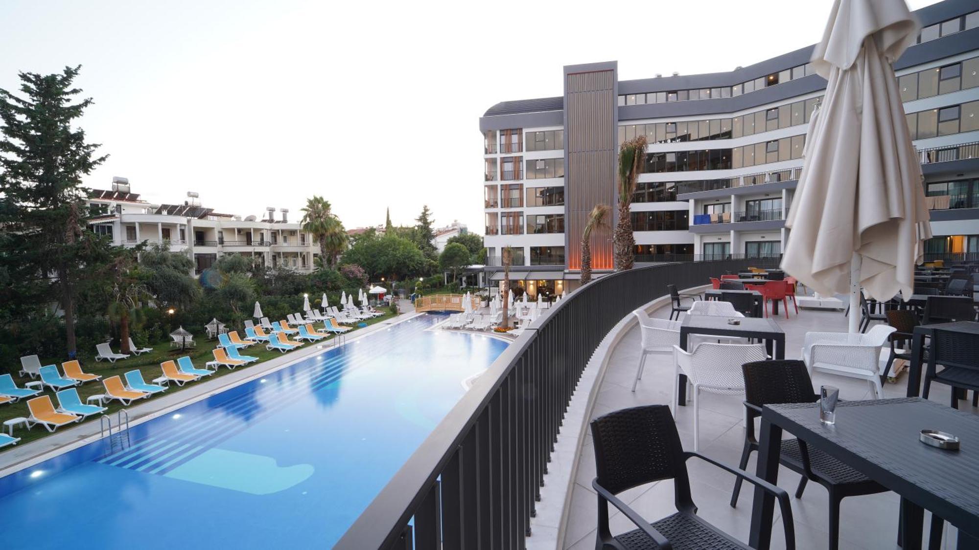 Hotel The Raga Ultra (adults Only)