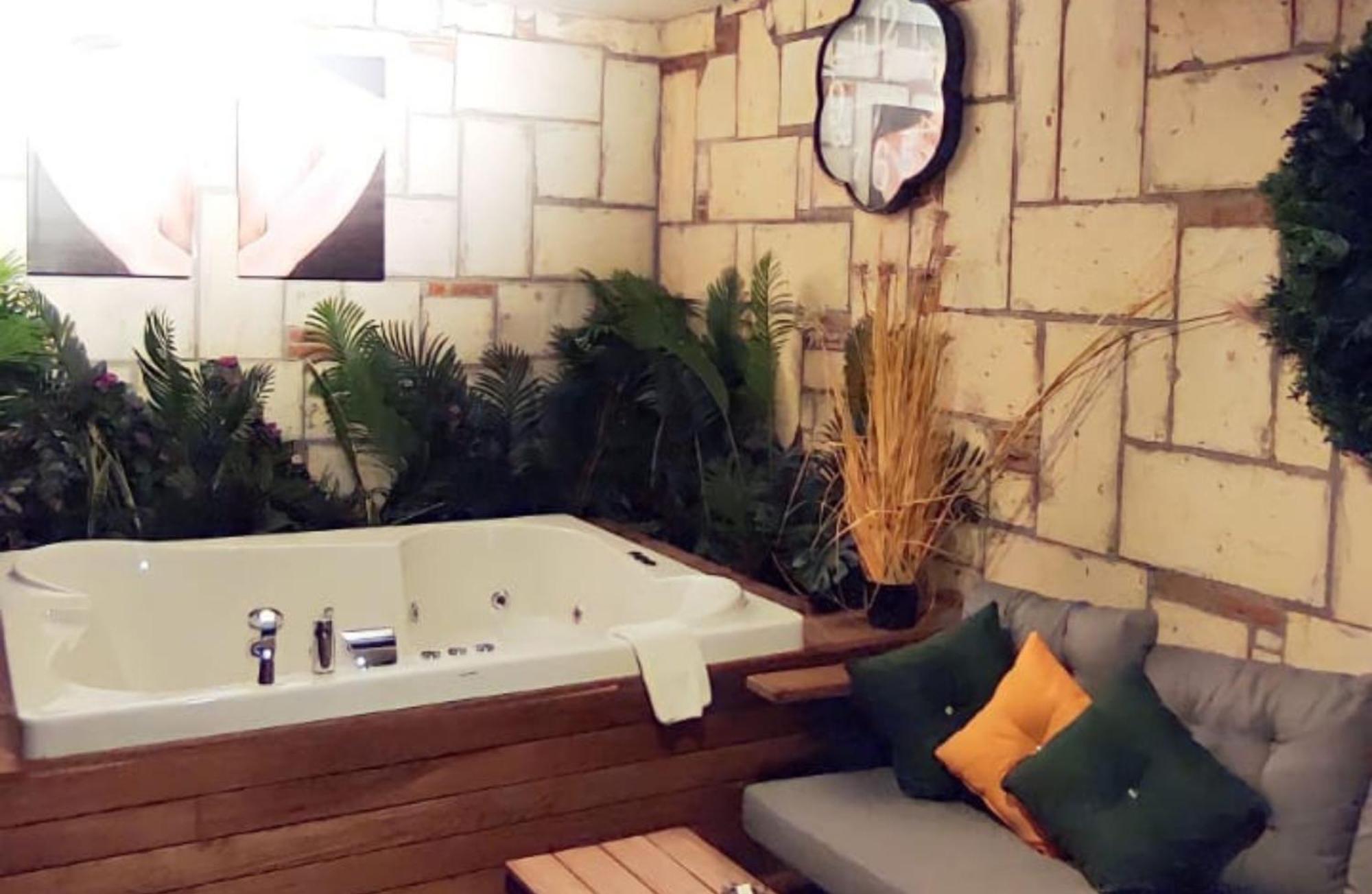 Hotel Tnr &