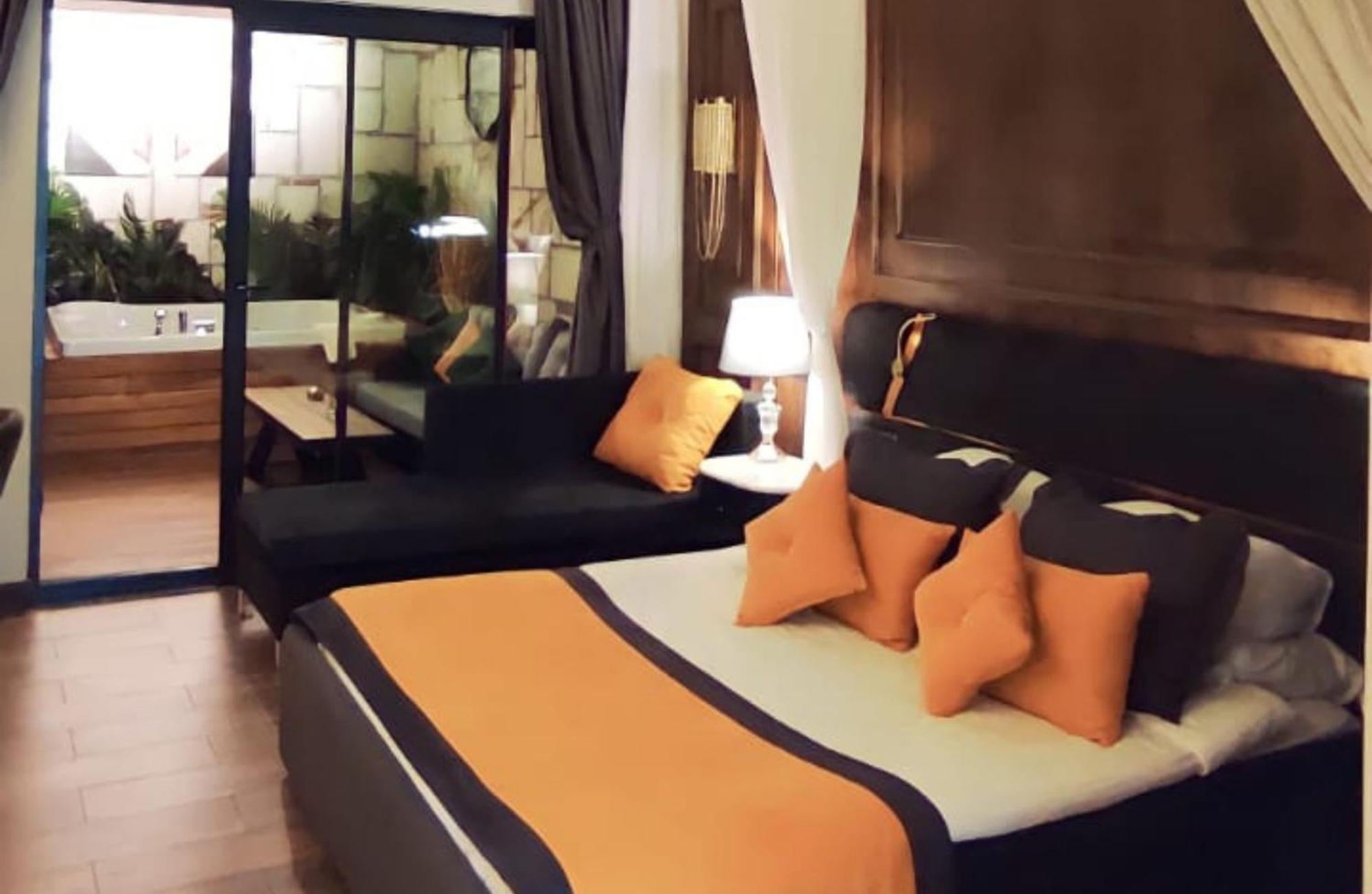 Tnr & Hotel Kusadasi