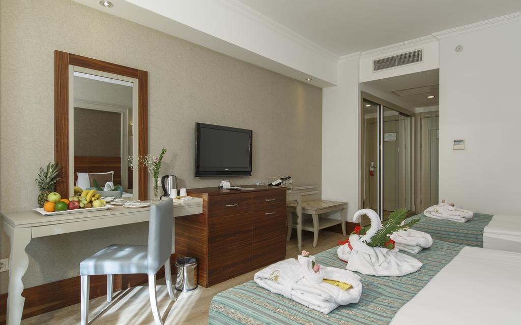 Crown Palace Ultra Hotel