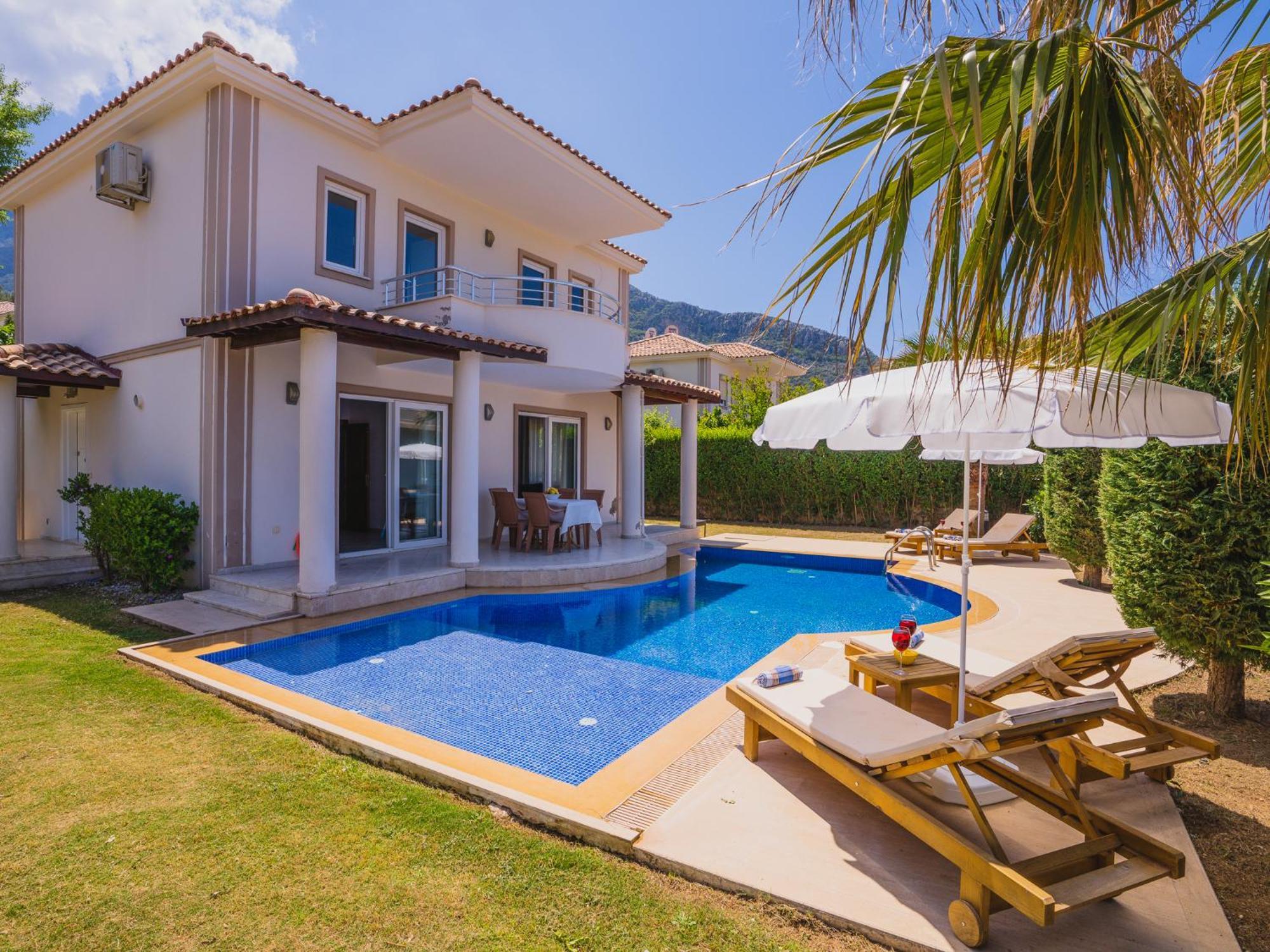 Hanel Life Royale 15 With Private Pool