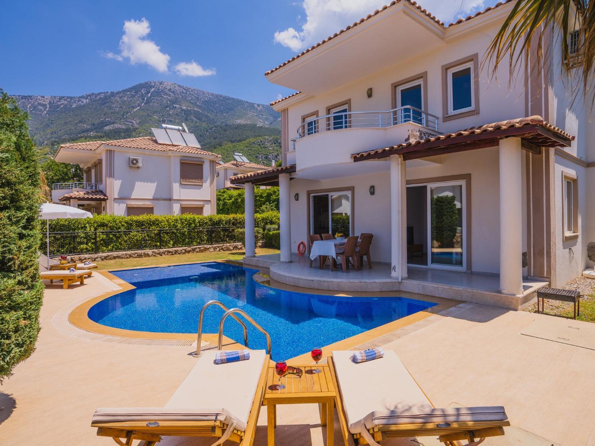 Hanel Life Royale 15 With Private Pool