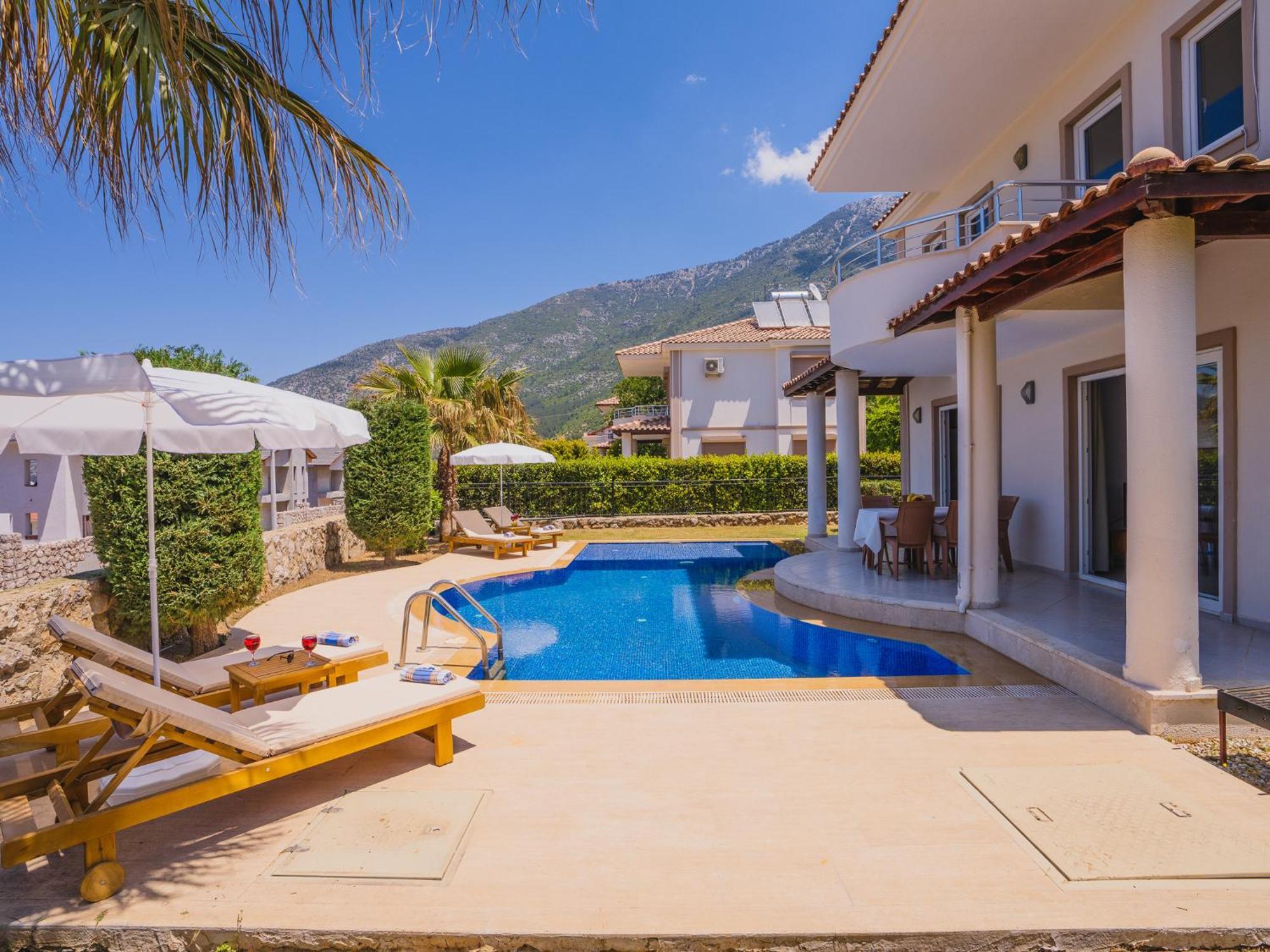 Hanel Life Royale 15 With Private Pool *