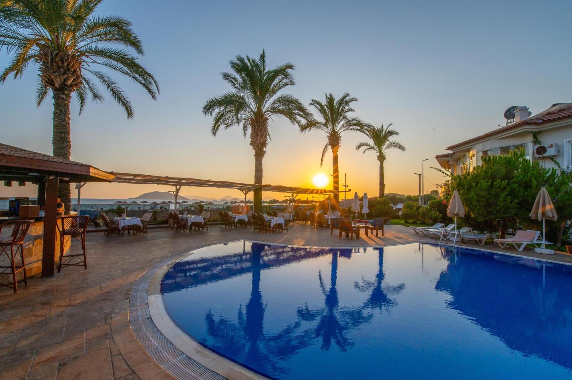 Sunset Club Aqua Lettings Aparthotel 3*