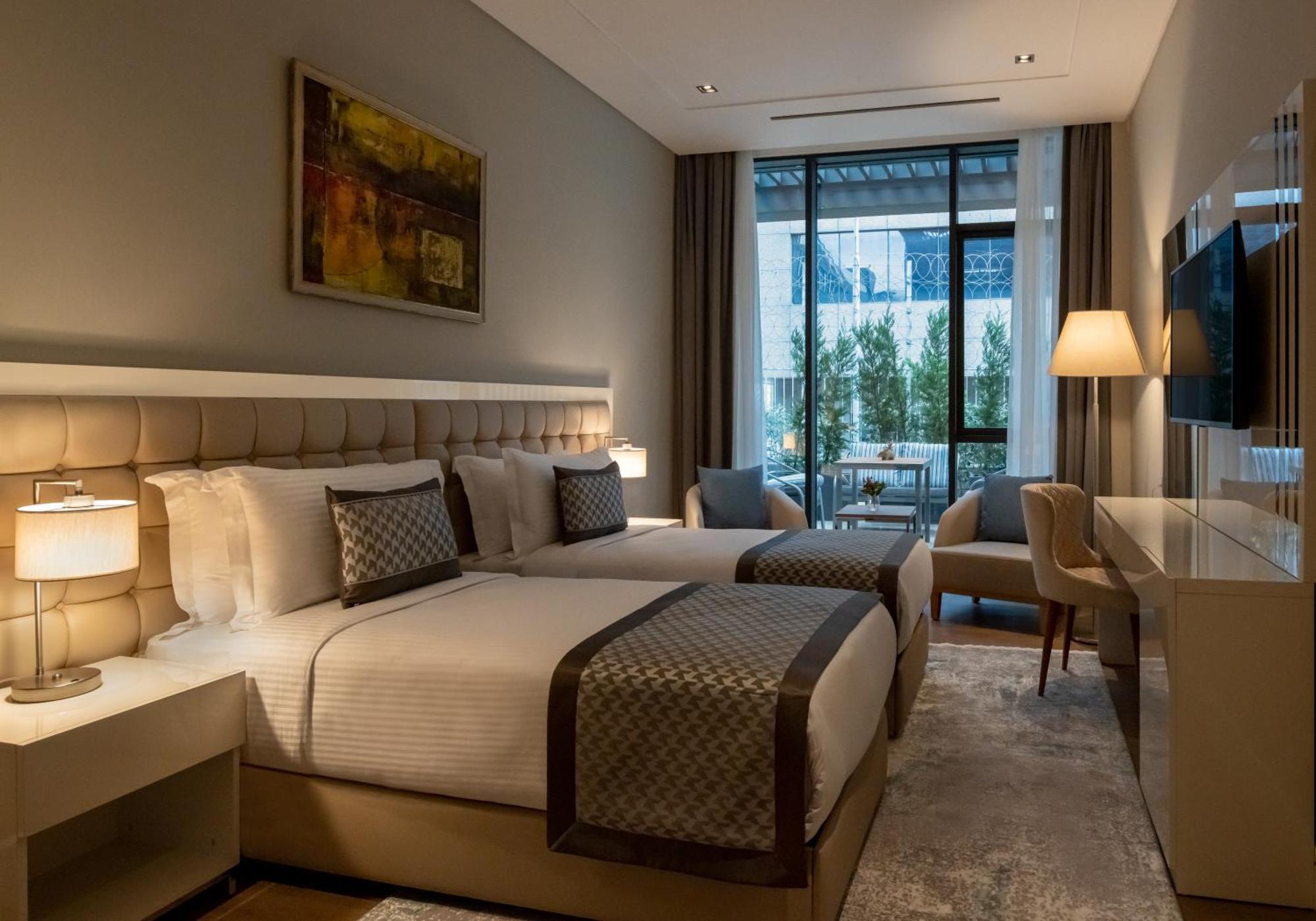 Hotel Movenpick Living West