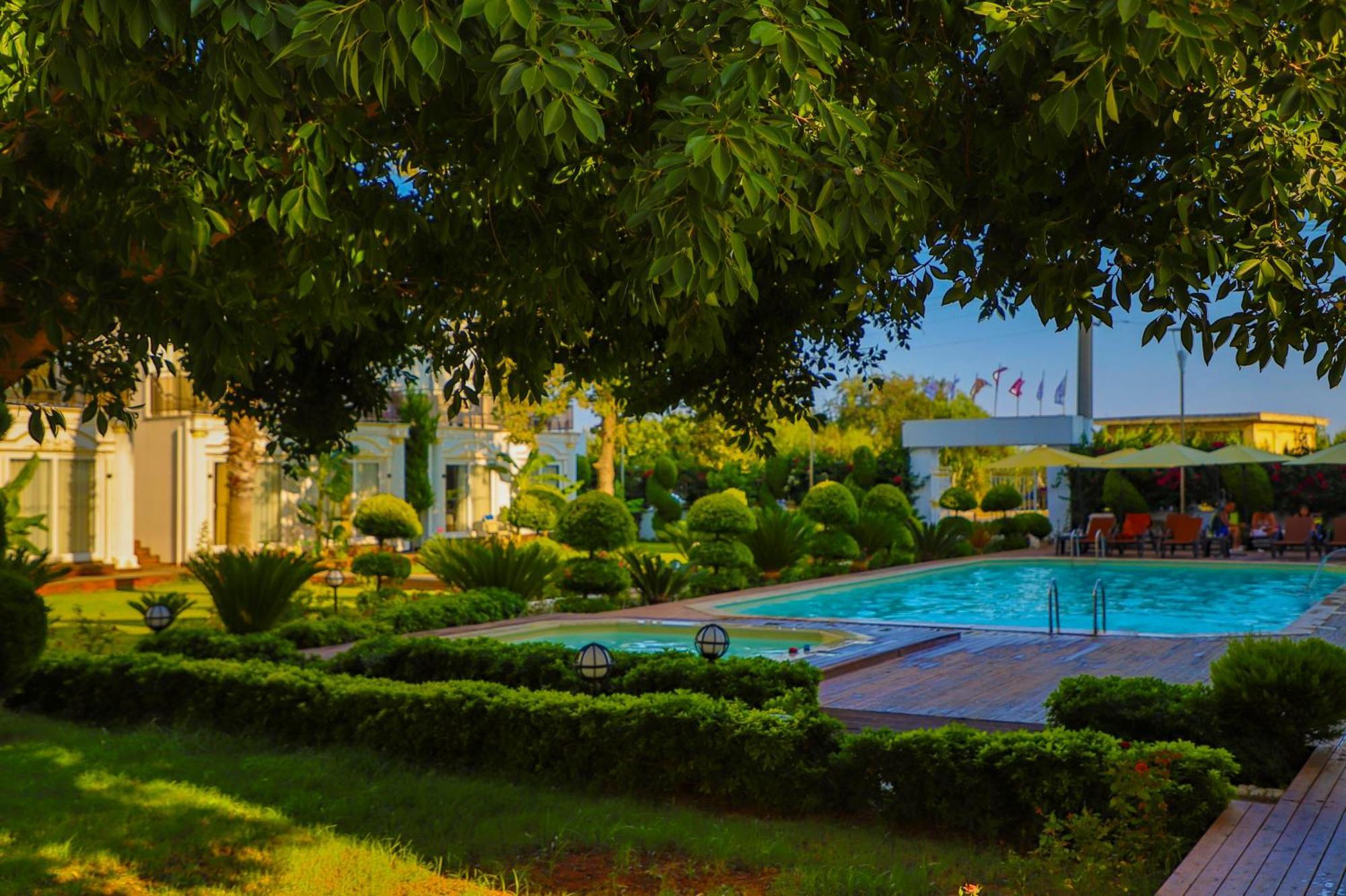 Hotel Lara Garden 2*