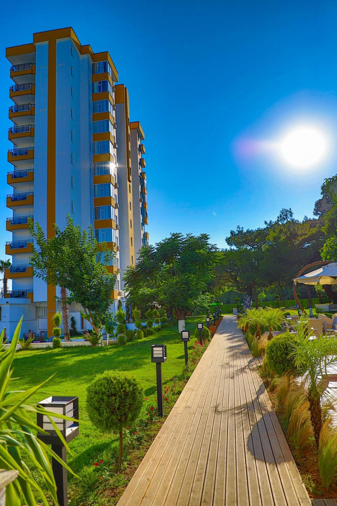 Hotel Lara Garden 2*