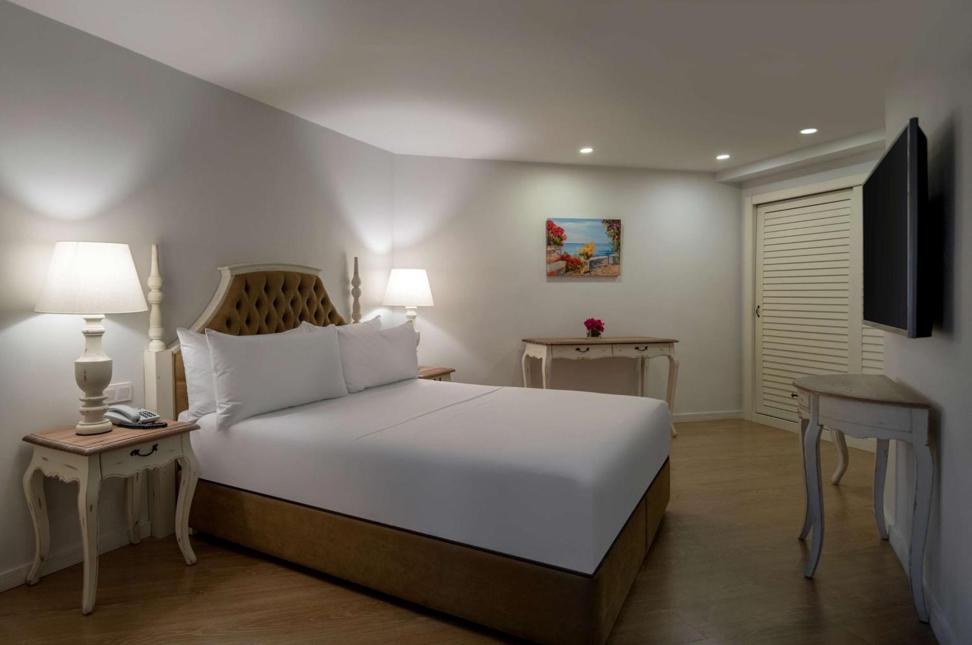Doubletree By Hilton Marina Vista Hotel