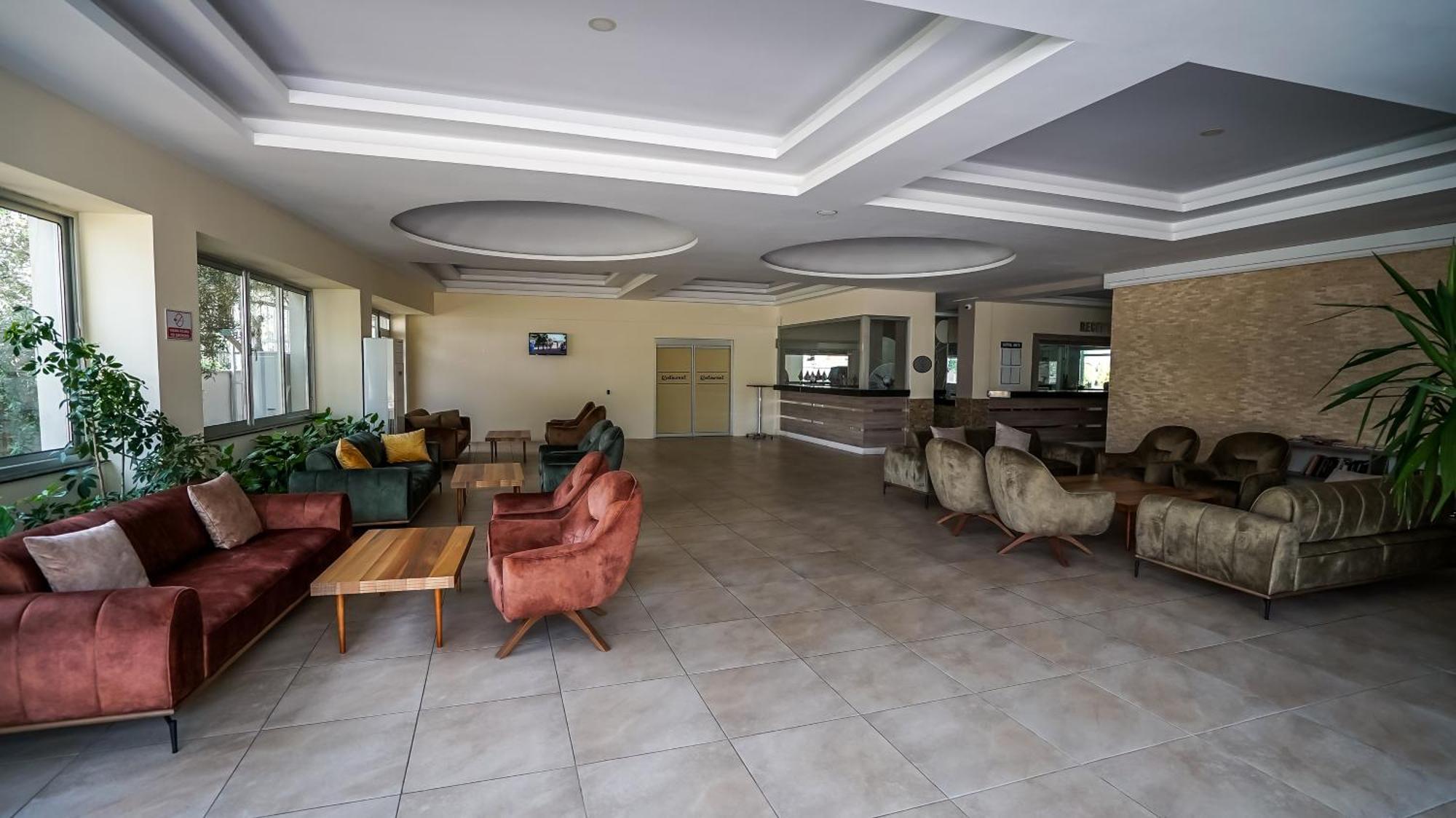 Catty Cats Garden Aparthotel 3*