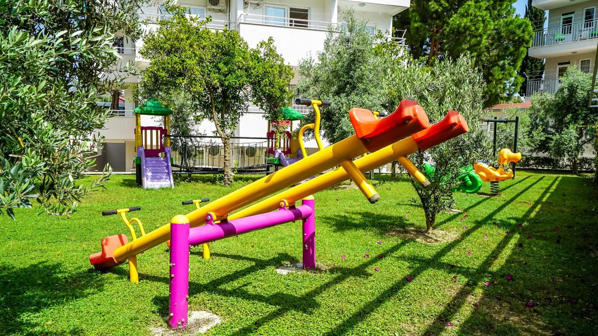 Catty Cats Garden 3*