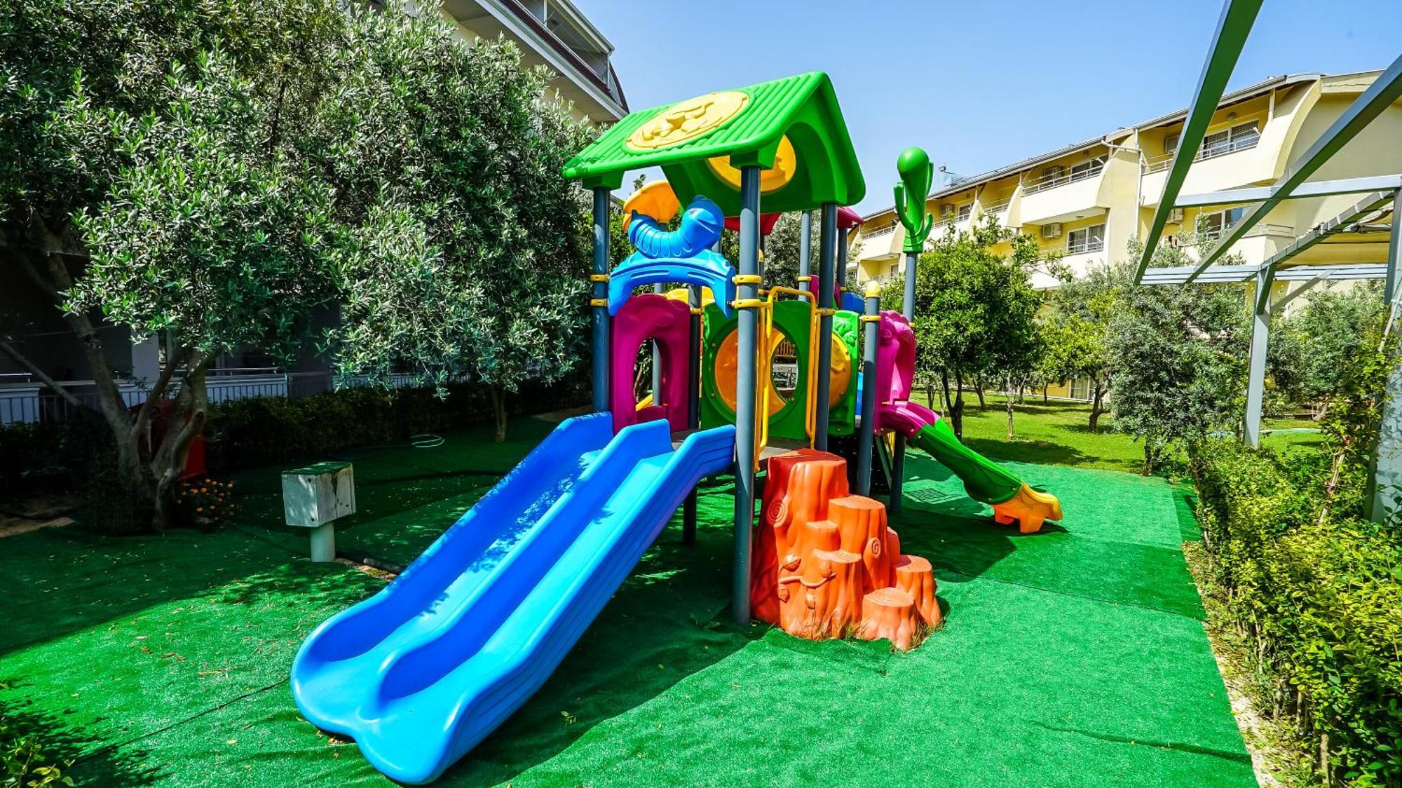 Catty Cats Garden Aparthotel 3*