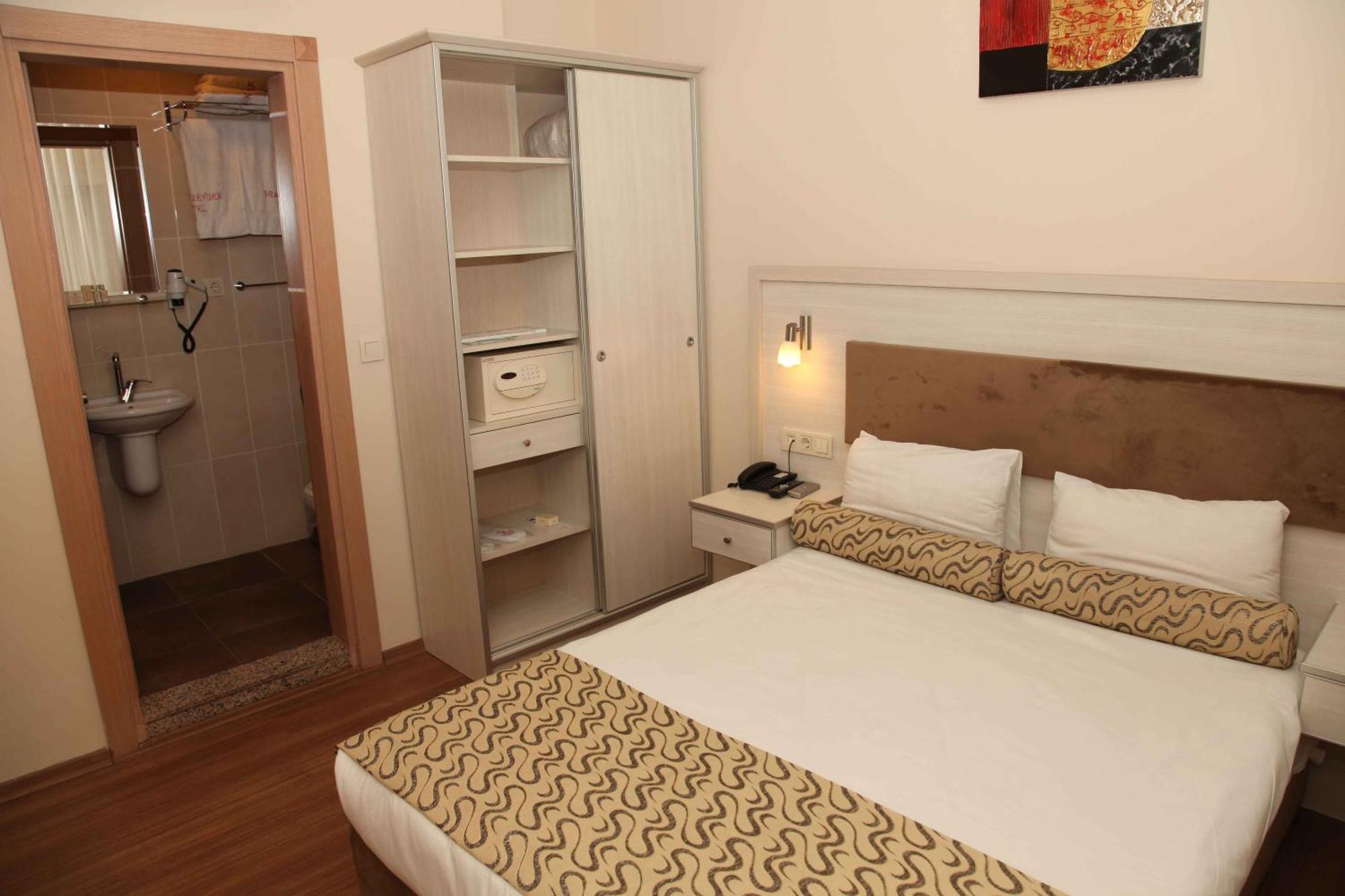 Hotel Grand Zeybek 3*