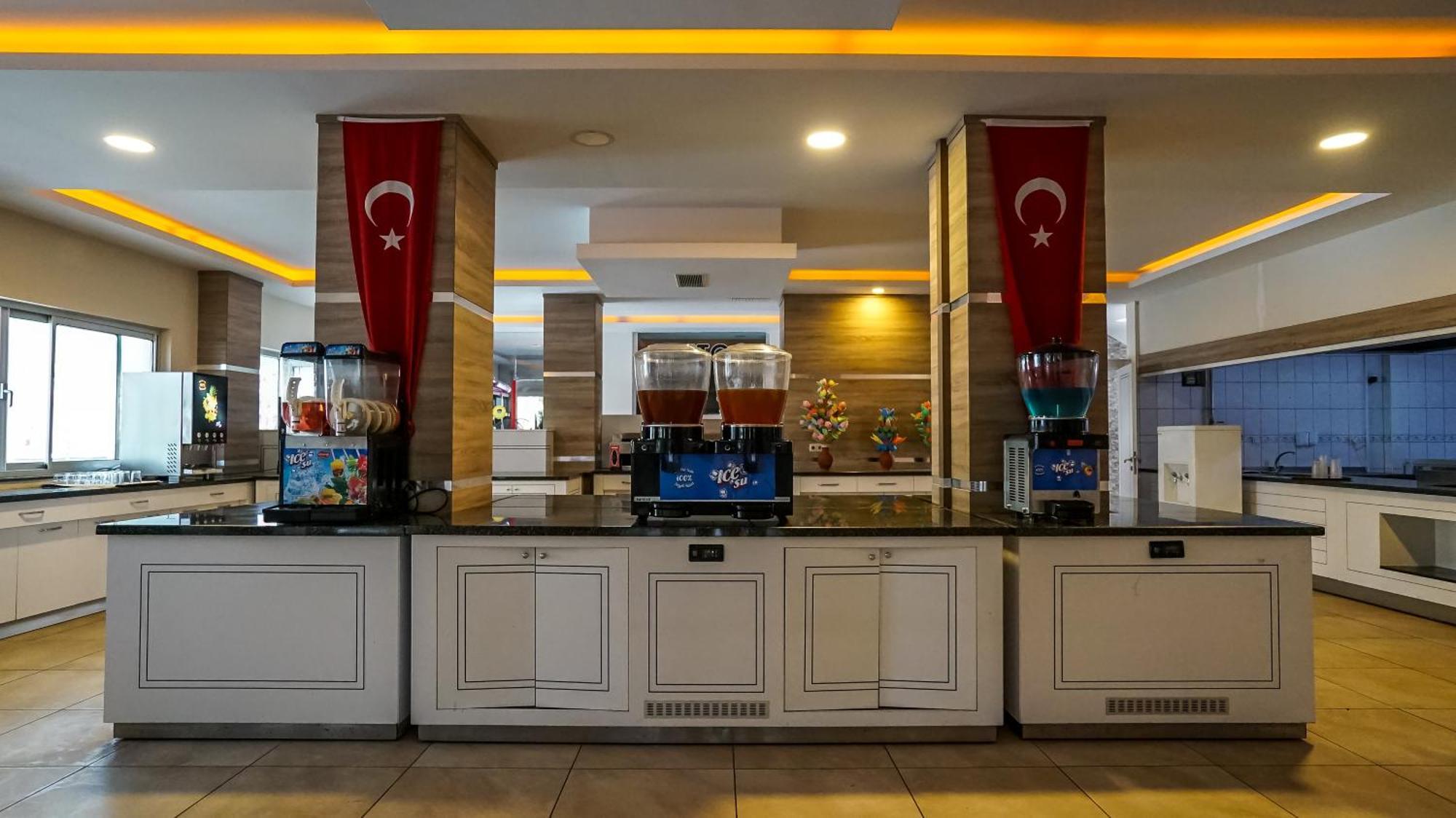 Catty Cats Garden Aparthotel 3*