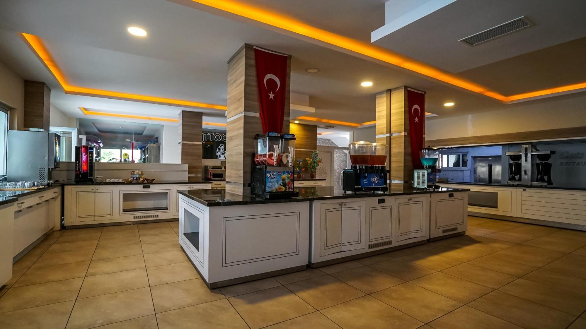 Catty Cats Garden Aparthotel 3*
