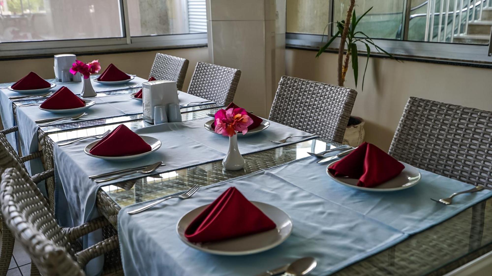 Catty Cats Garden Aparthotel 3*