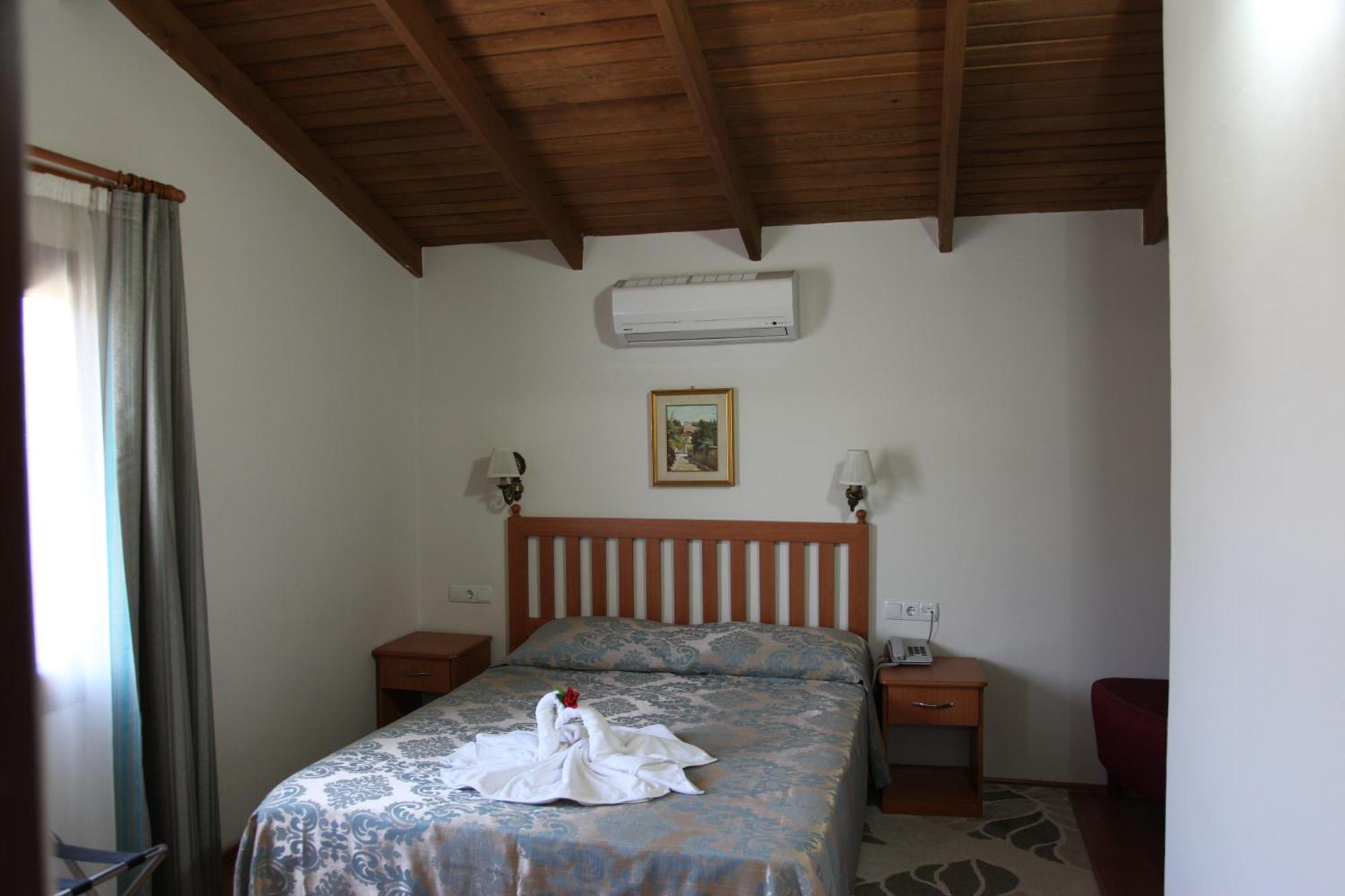 Ave Maria Hotel