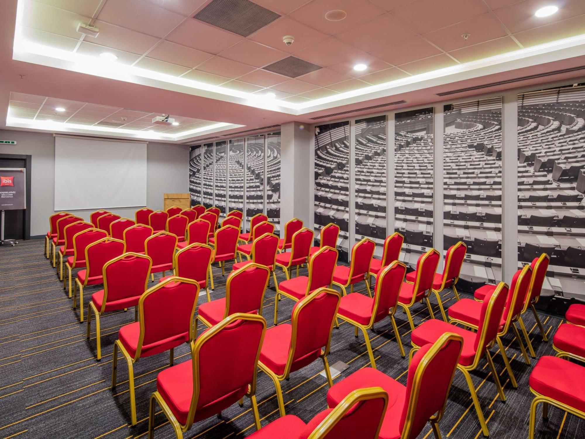 Ibis West 3*