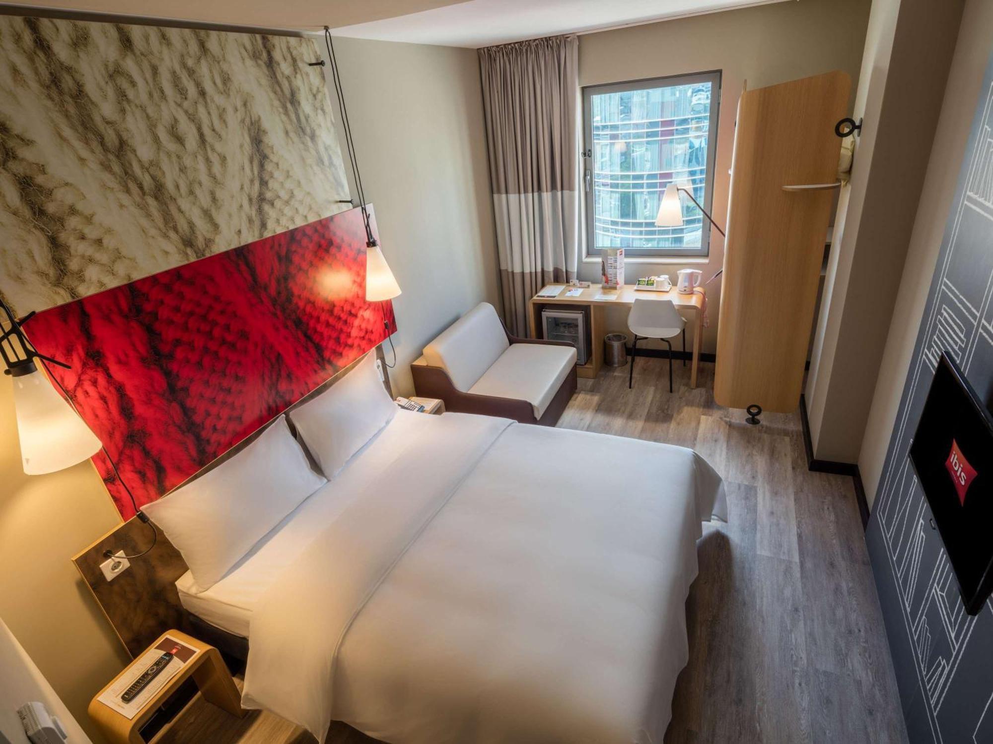 Ibis West Hotel 3*