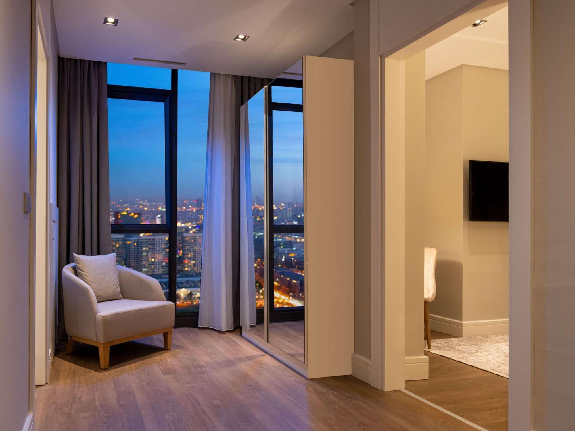 Hotel Movenpick Living West 5*