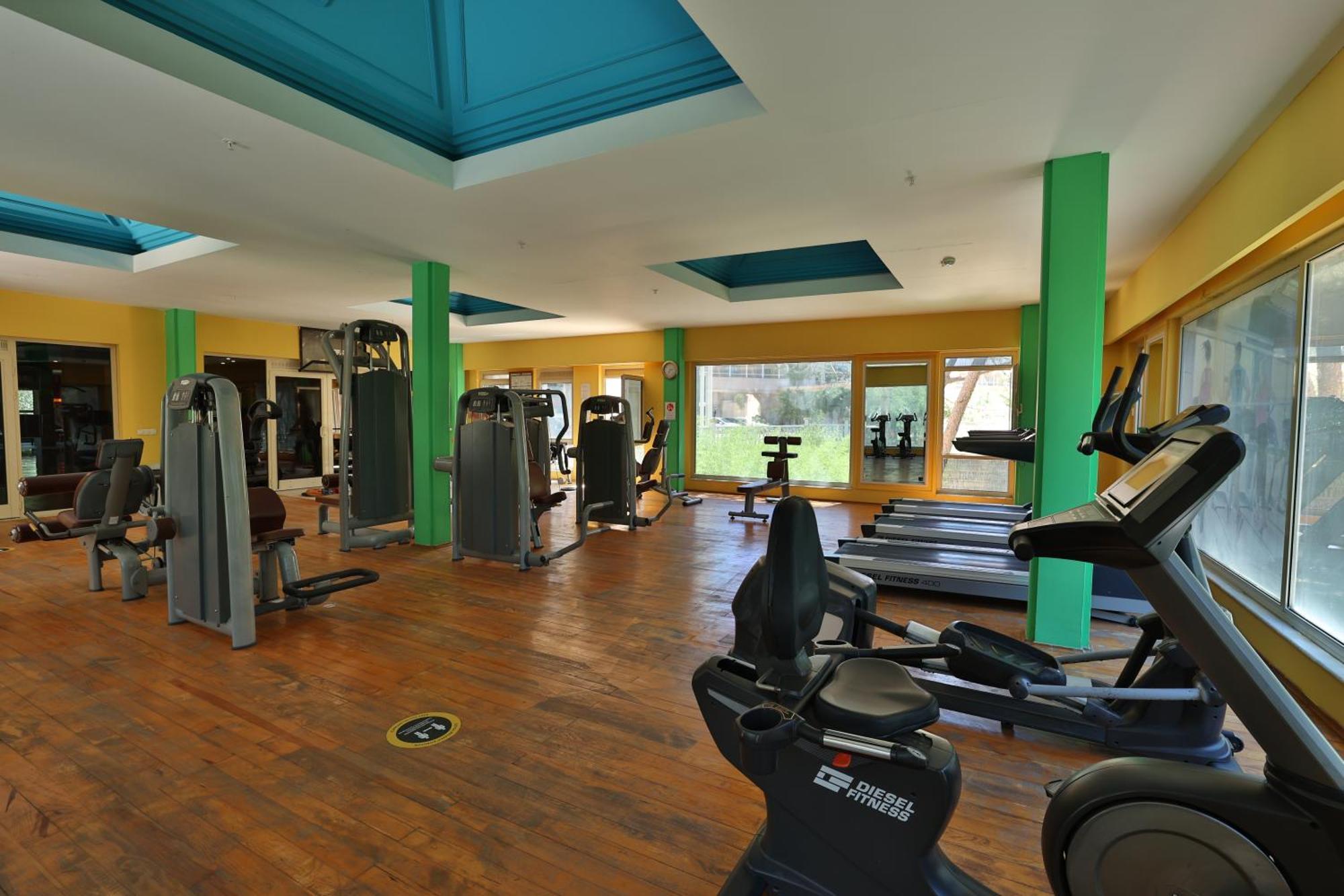 Resort Crystal Tat Golf & 5*