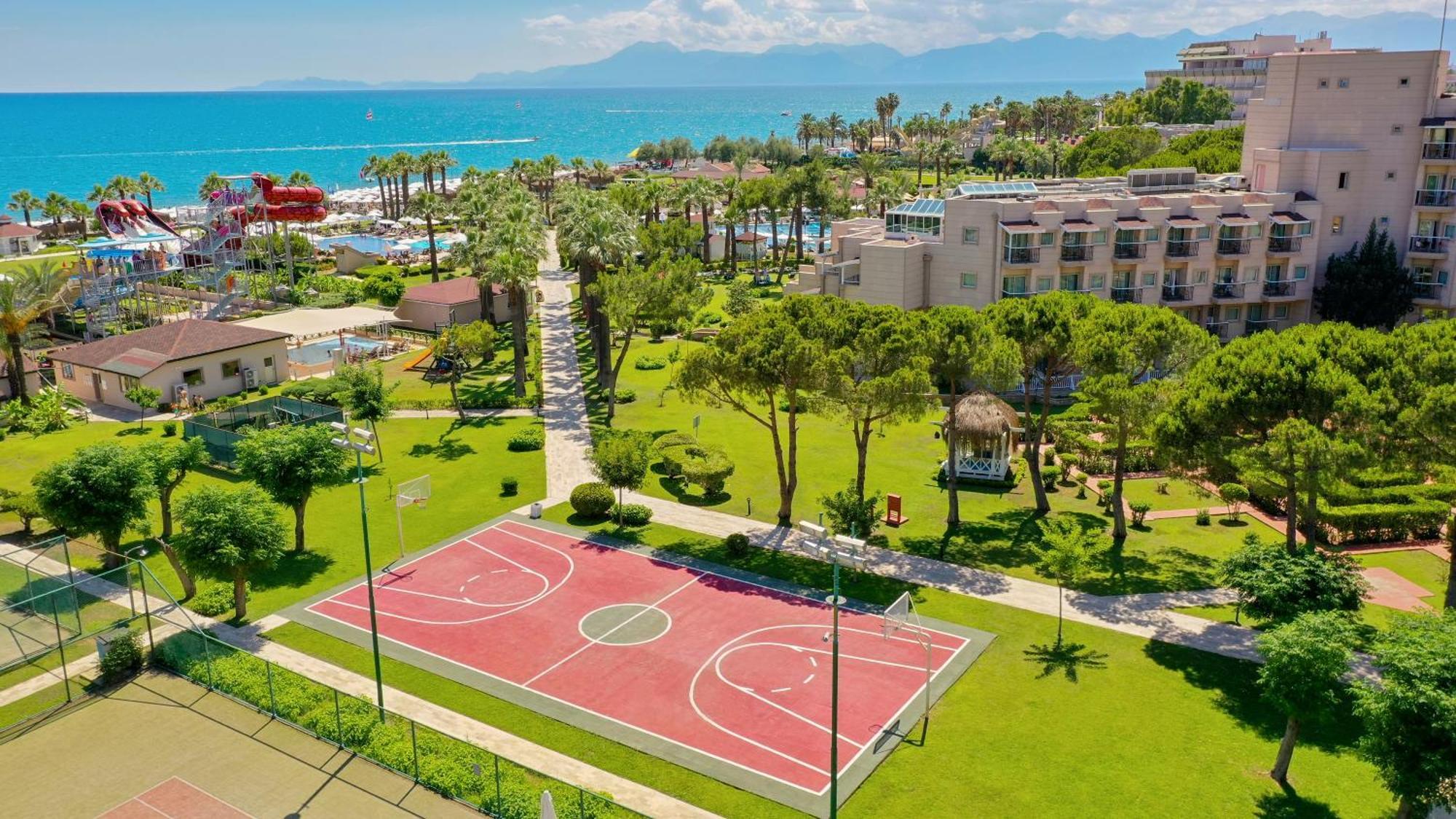 Crystal Tat Golf & Resort