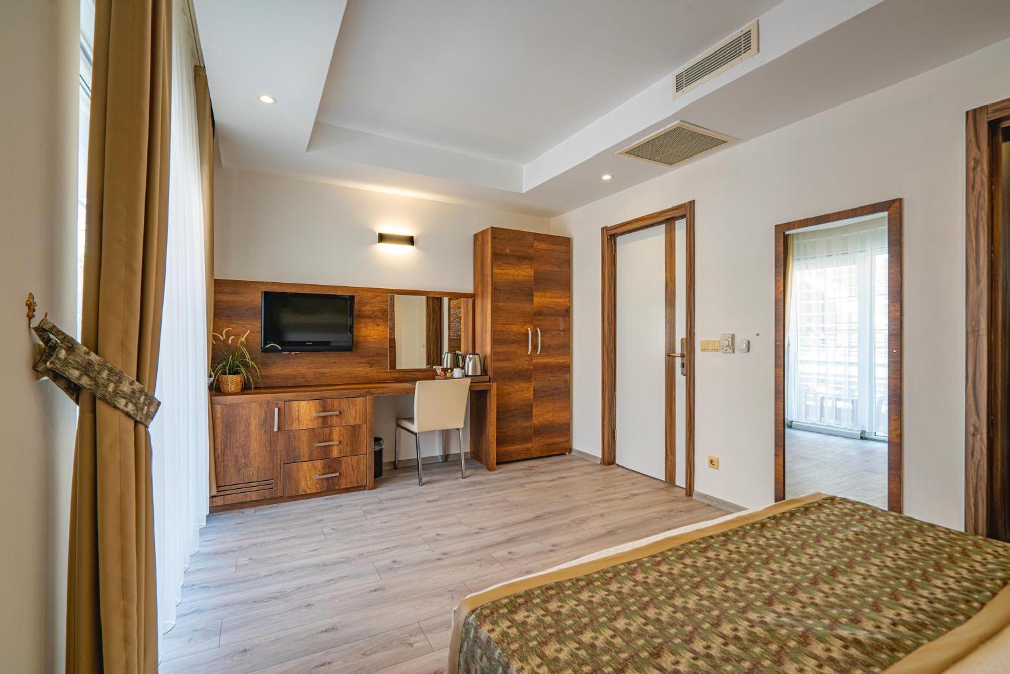 Dg Rose Hotel 4*