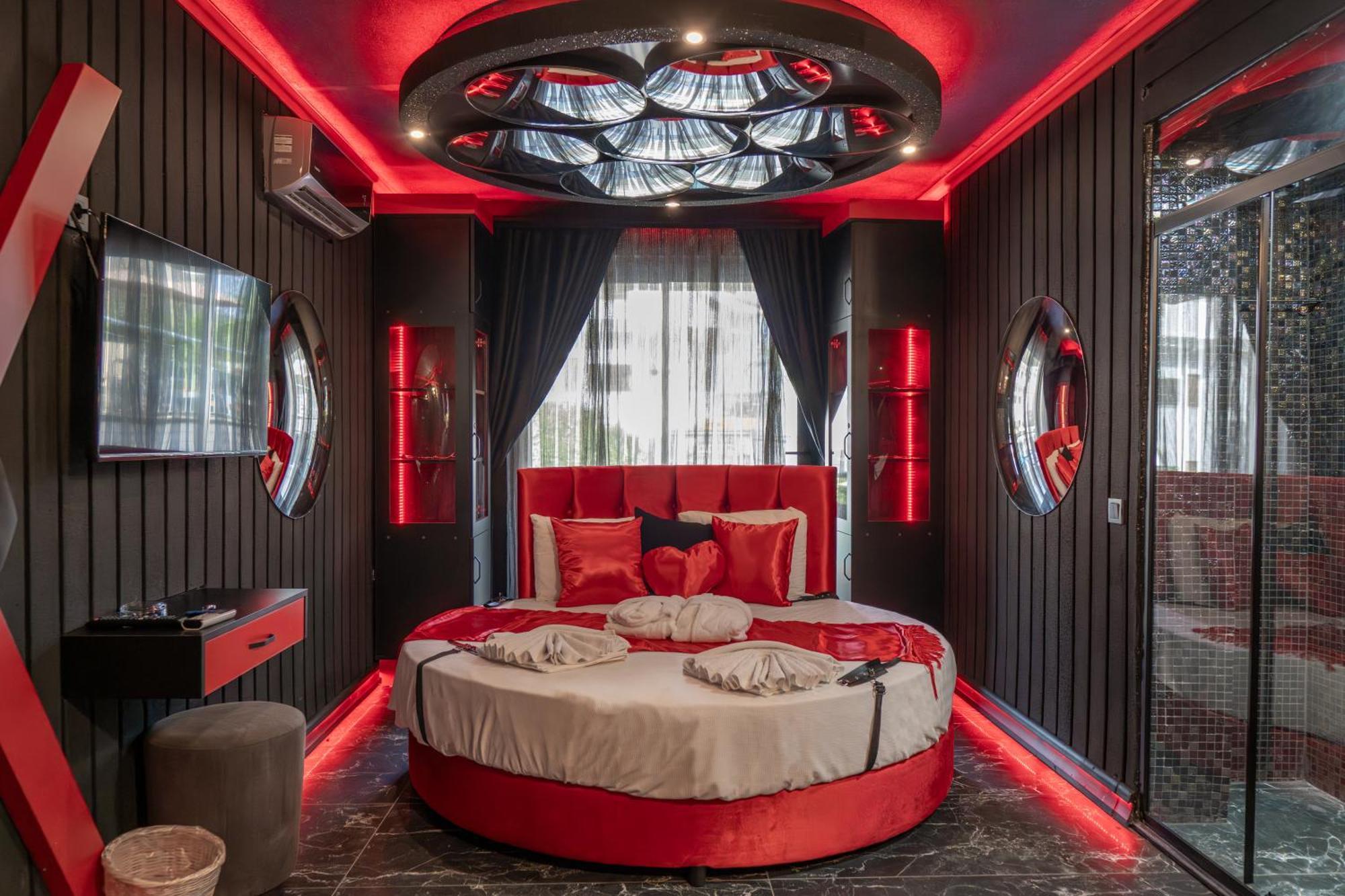 Mr Crane Hotel 3*