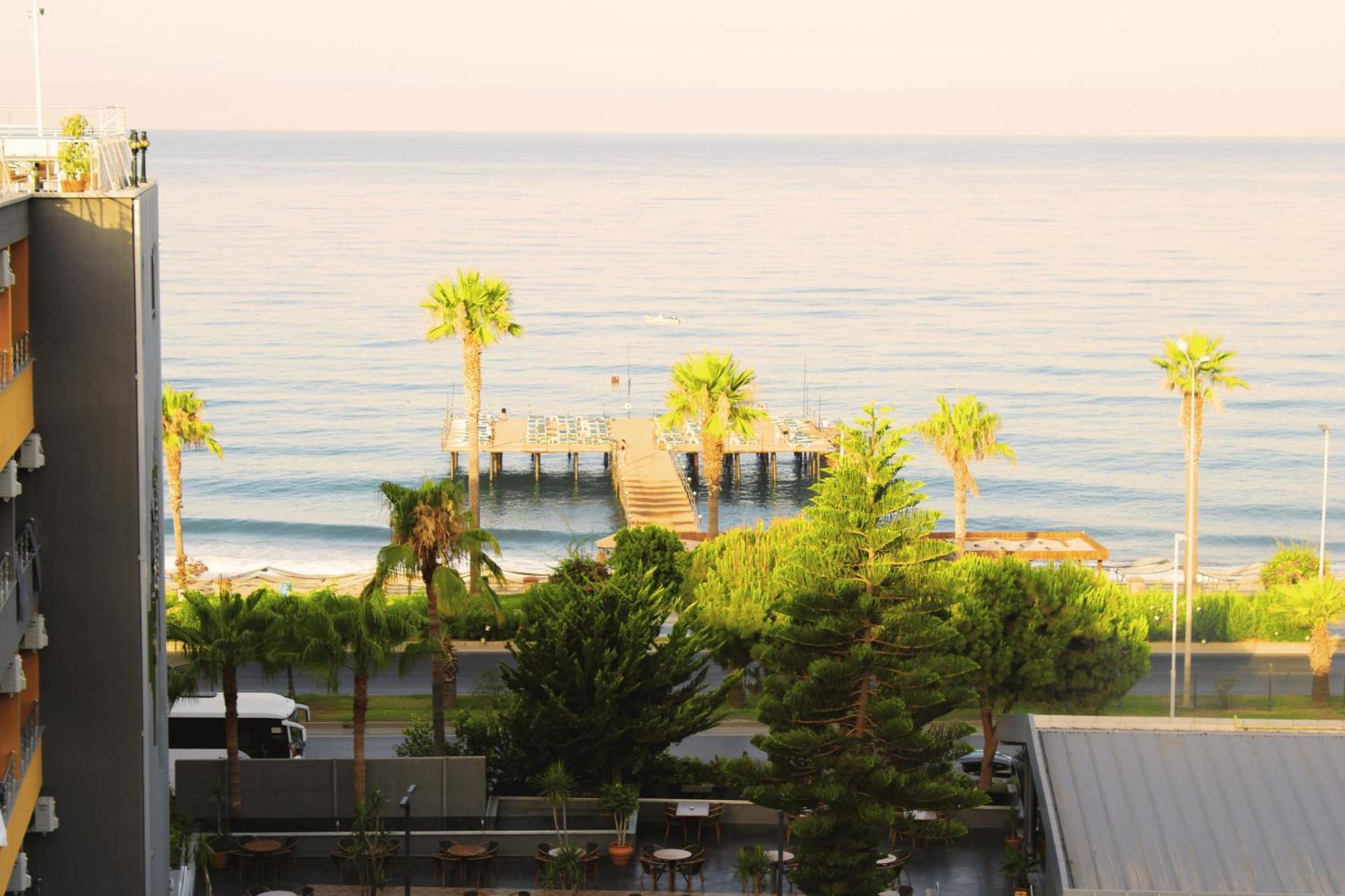 Senza Grand Santana Hotel