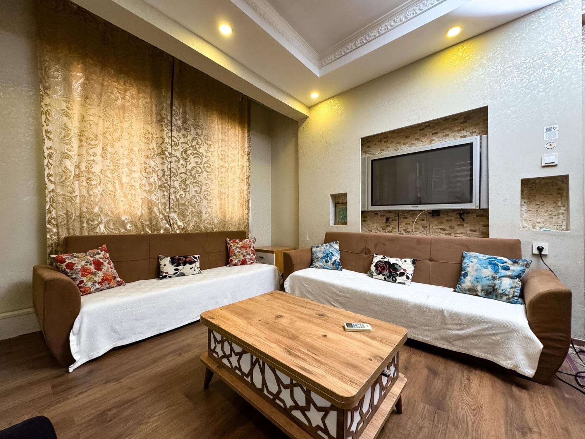 Hotel The New Season