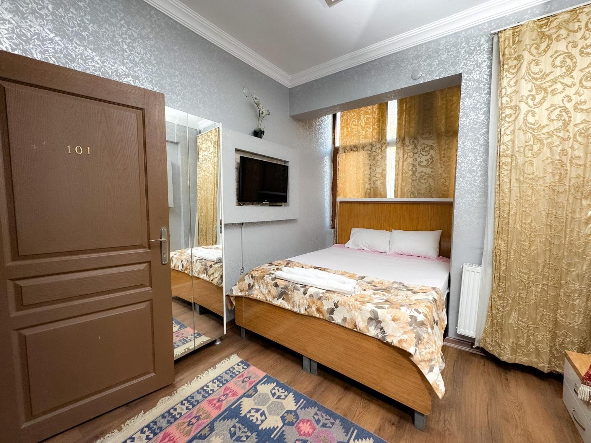 Hotel The New Season