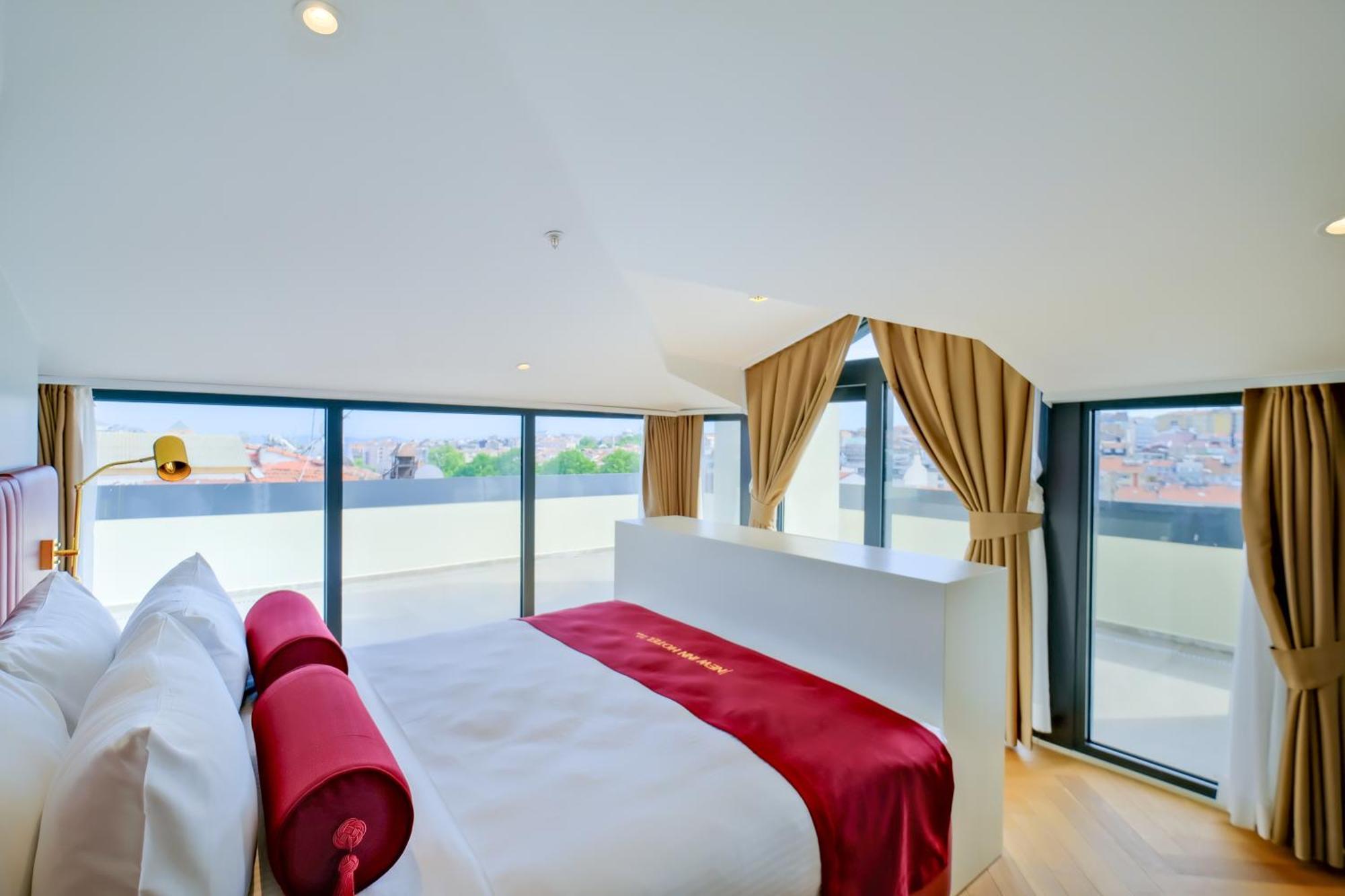 Hotel New Old Town 4*