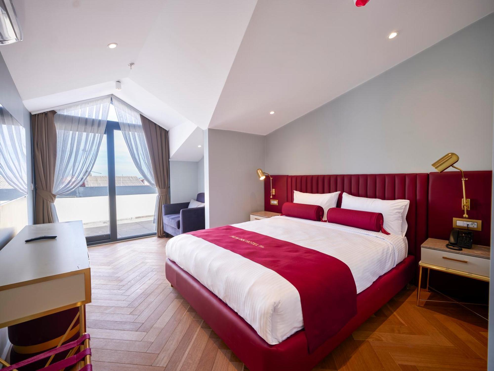 Hotel New Old Town 4*
