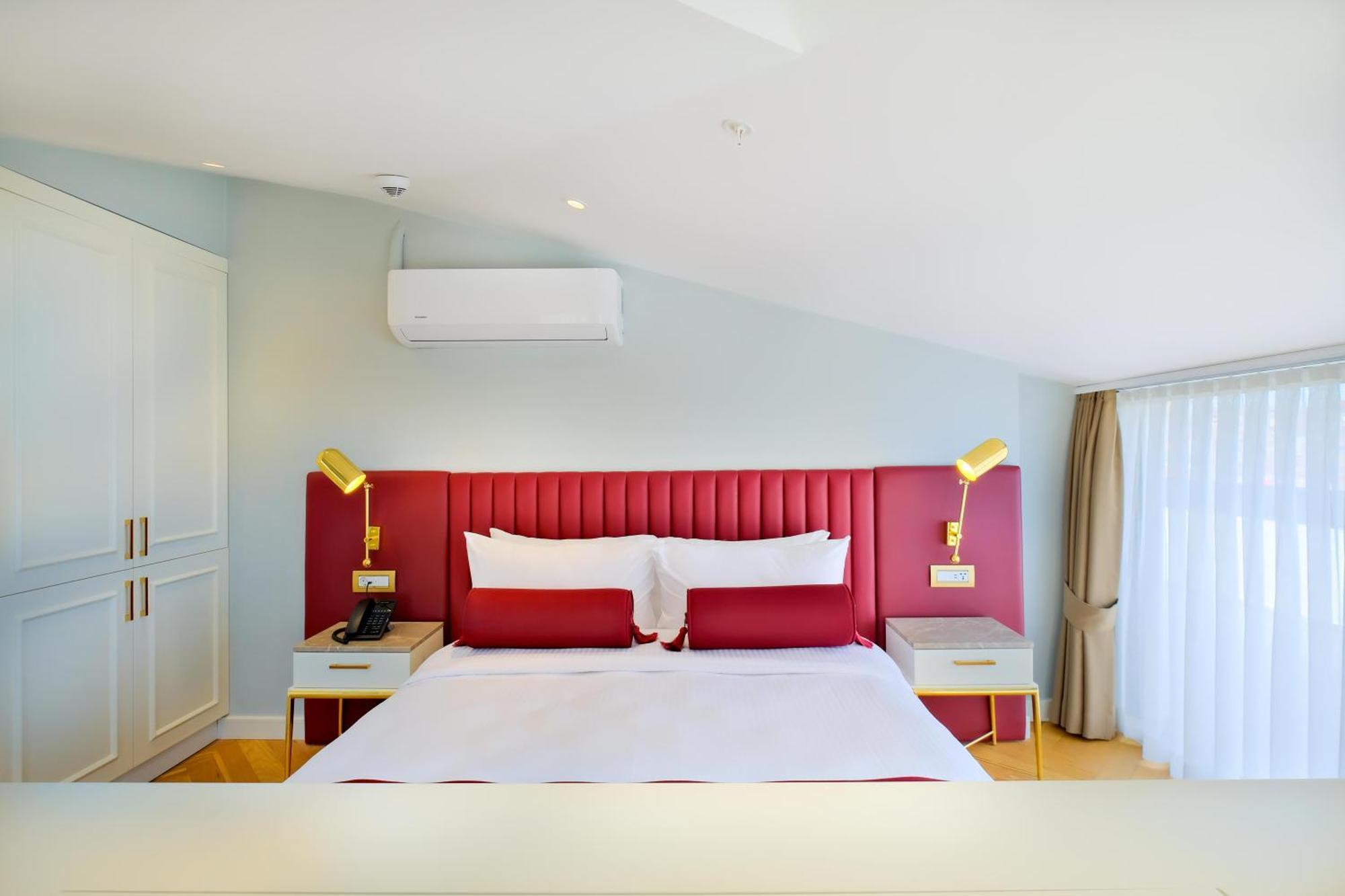 New Old Town Hotel 4*