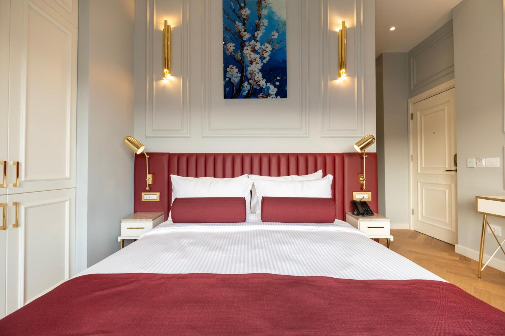 Hotel New Old Town