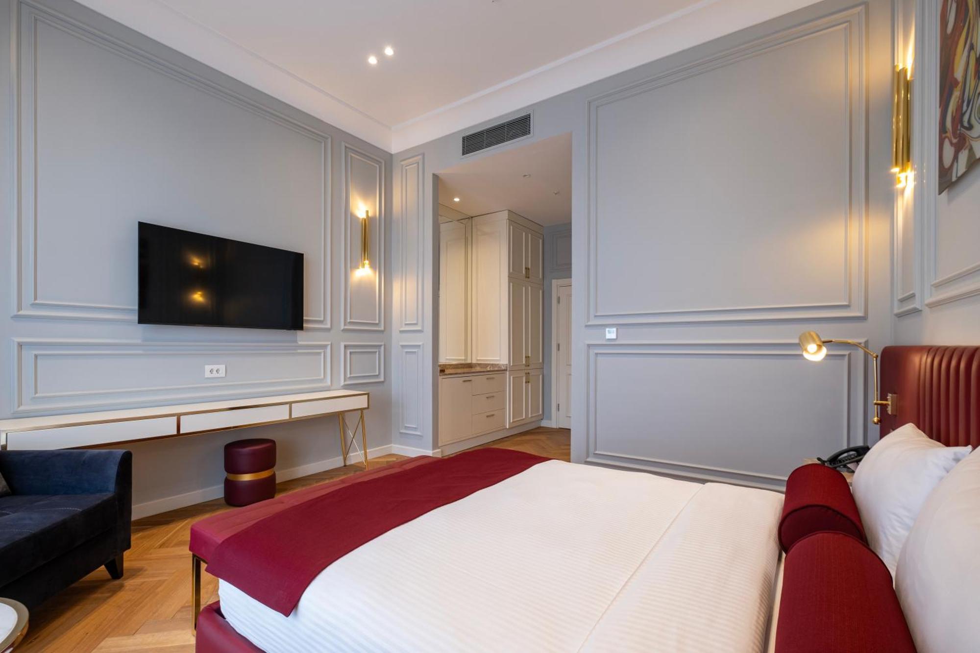 New Old Town Hotel 4*