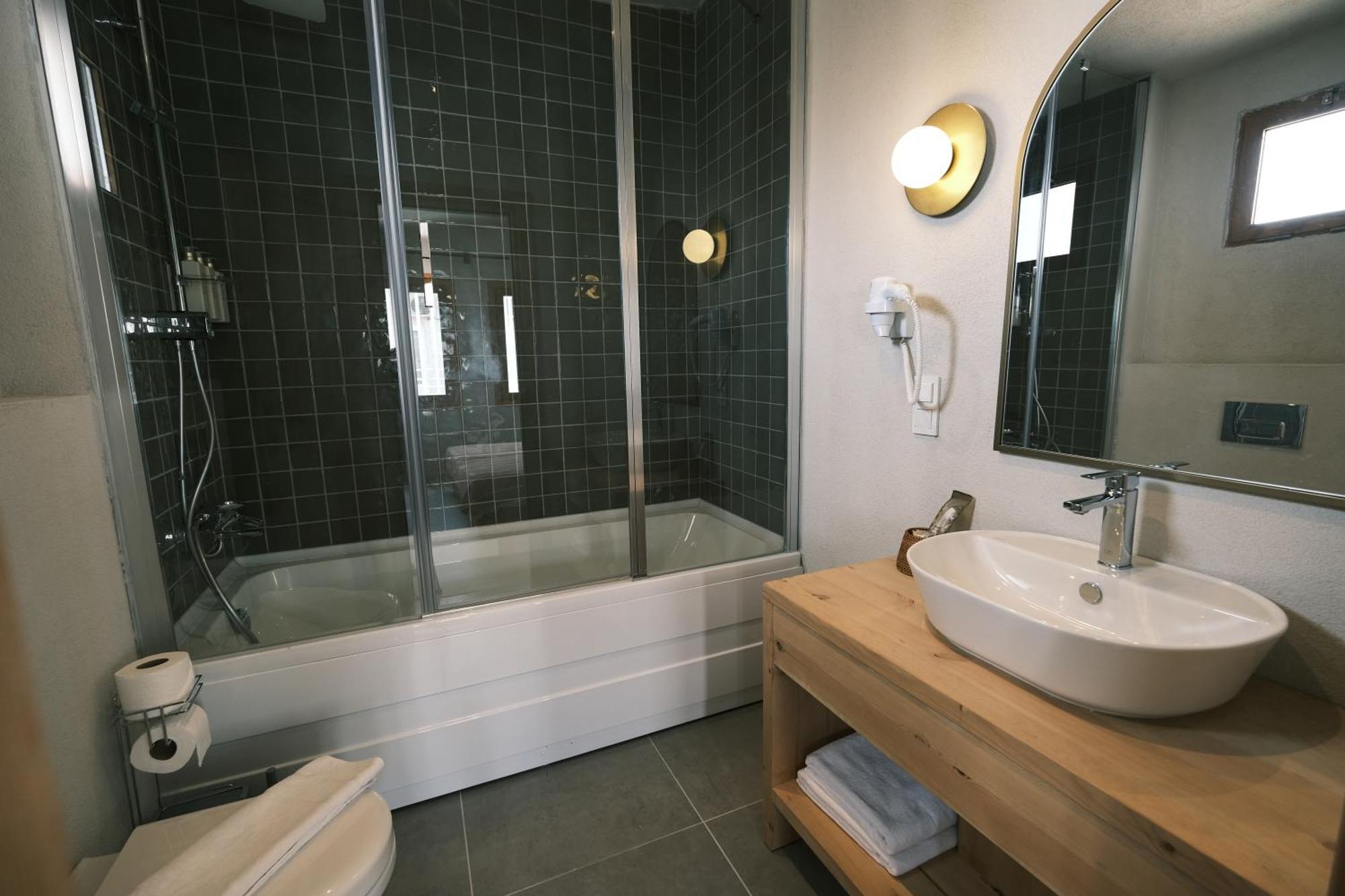 Nephos Hotel *