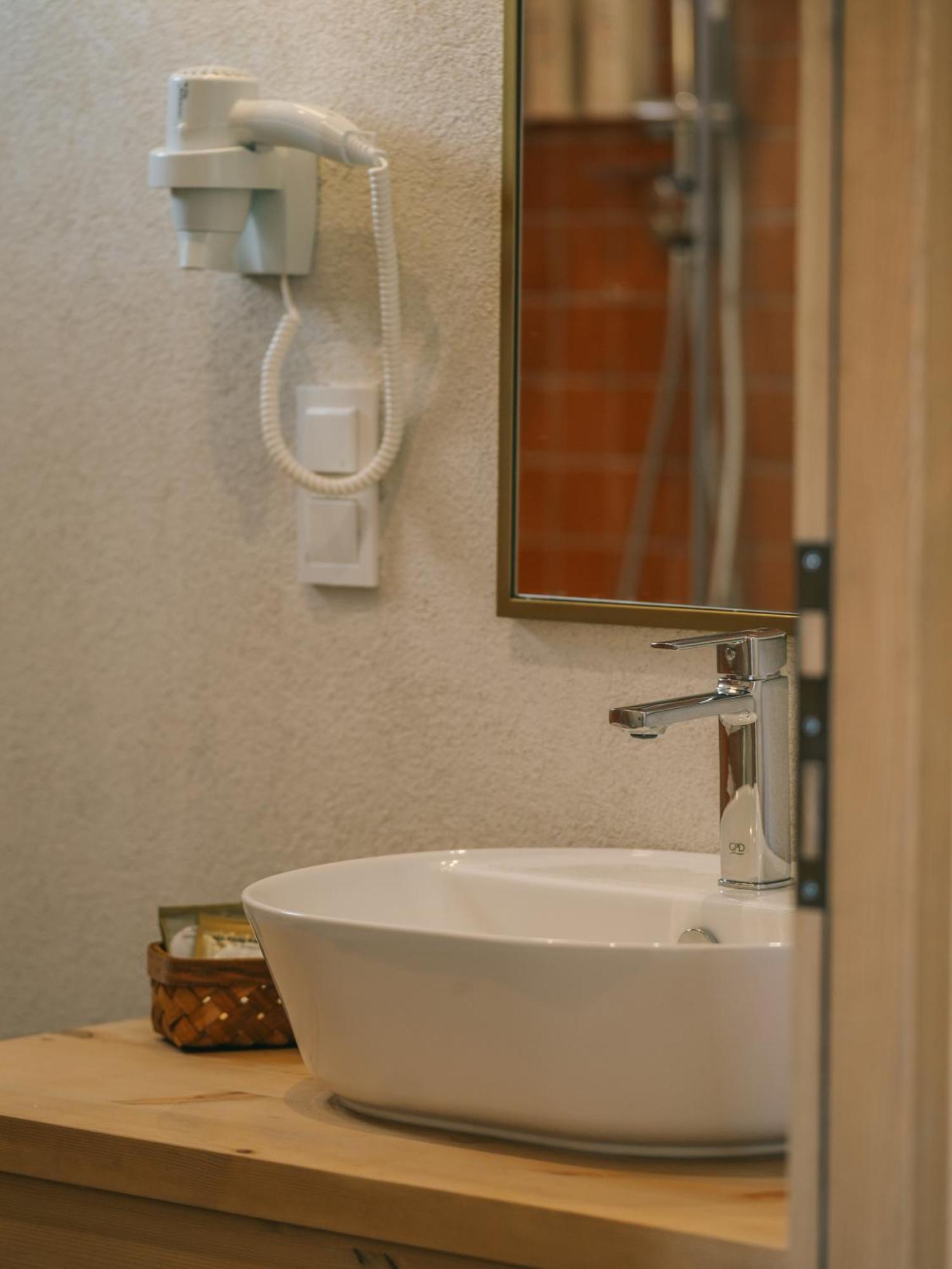 Nephos Hotel