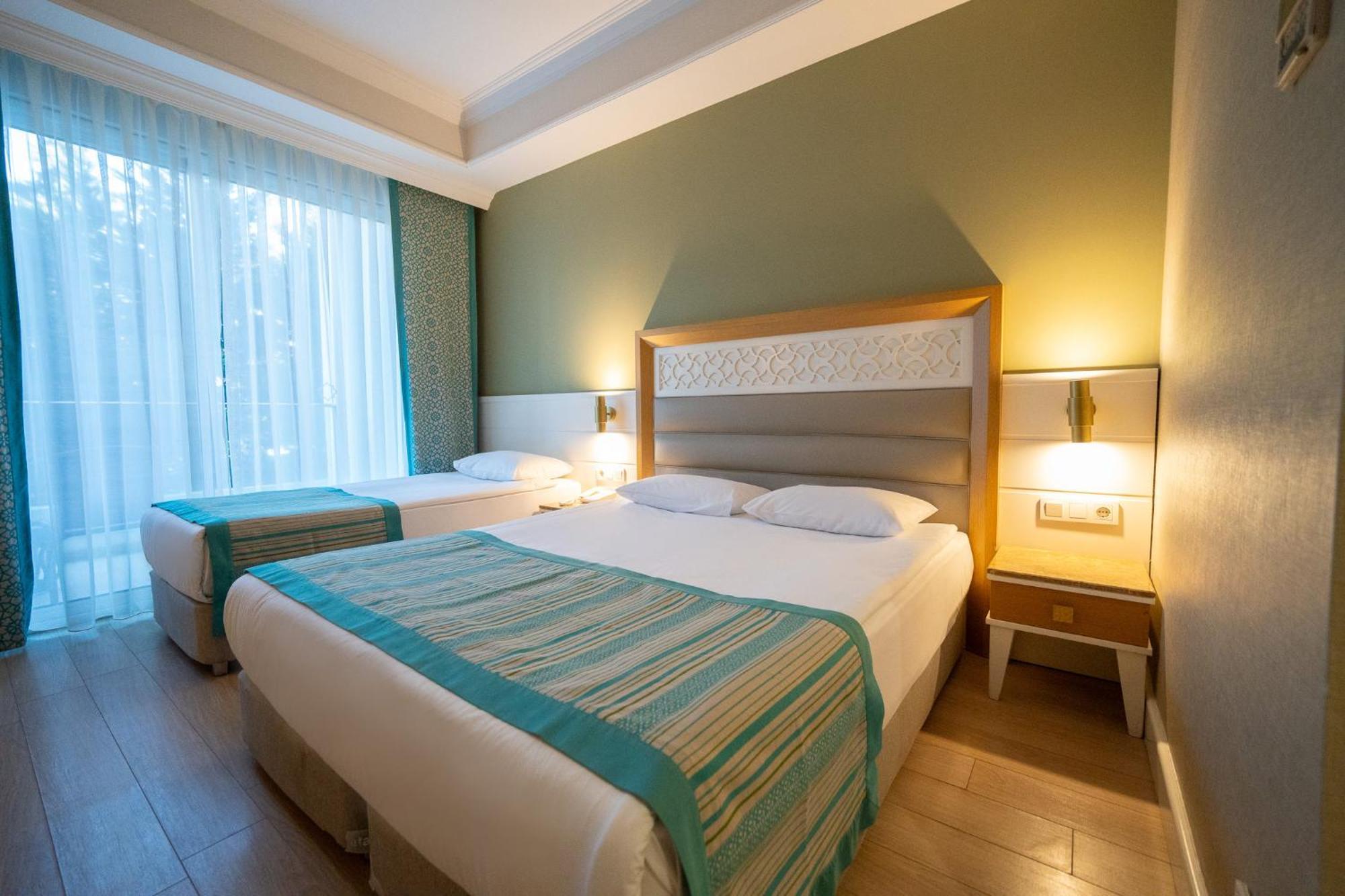 Hotel Karmir & 5*