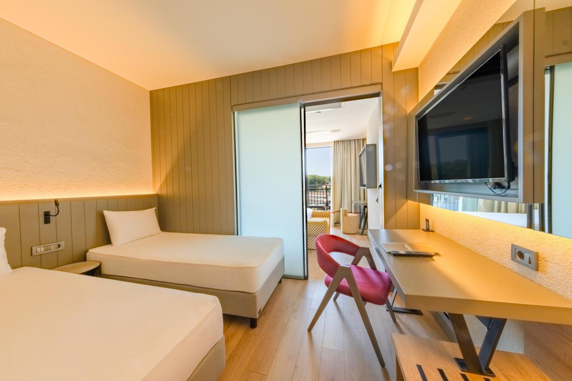 The X Hotel 5*