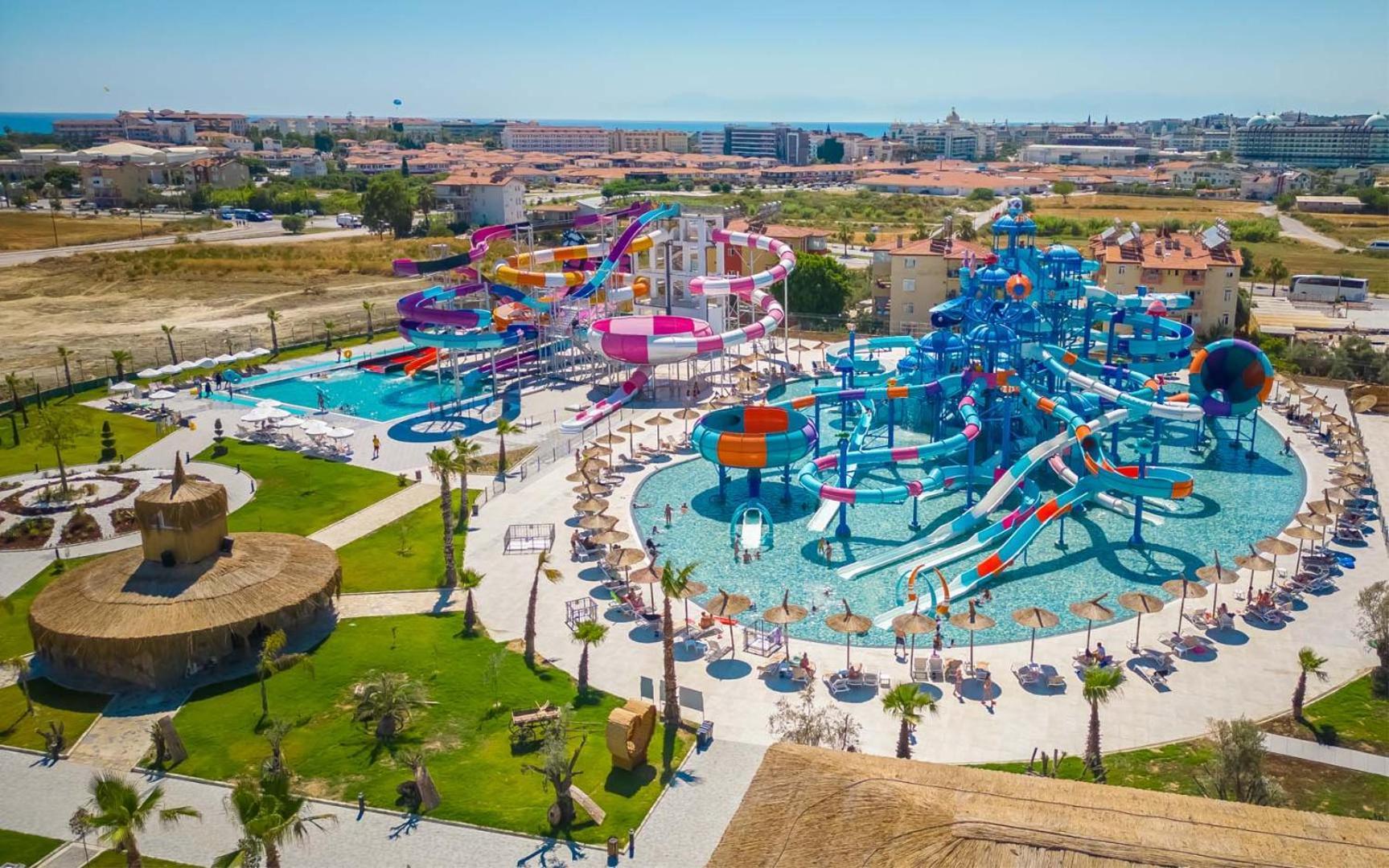 Hotel Dream Water World Side